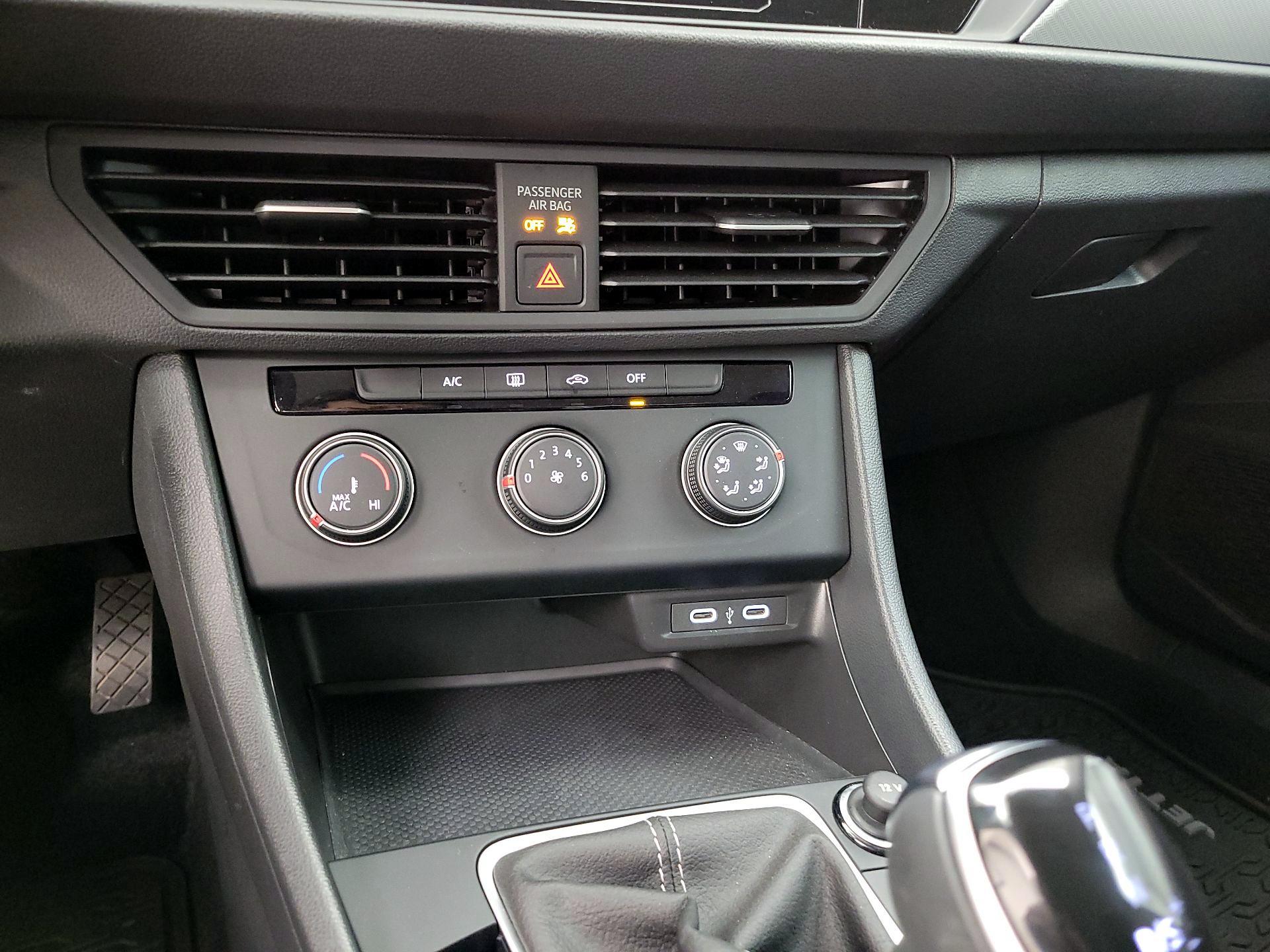 Thumbnail: 2024 Volkswagen Jetta - 16