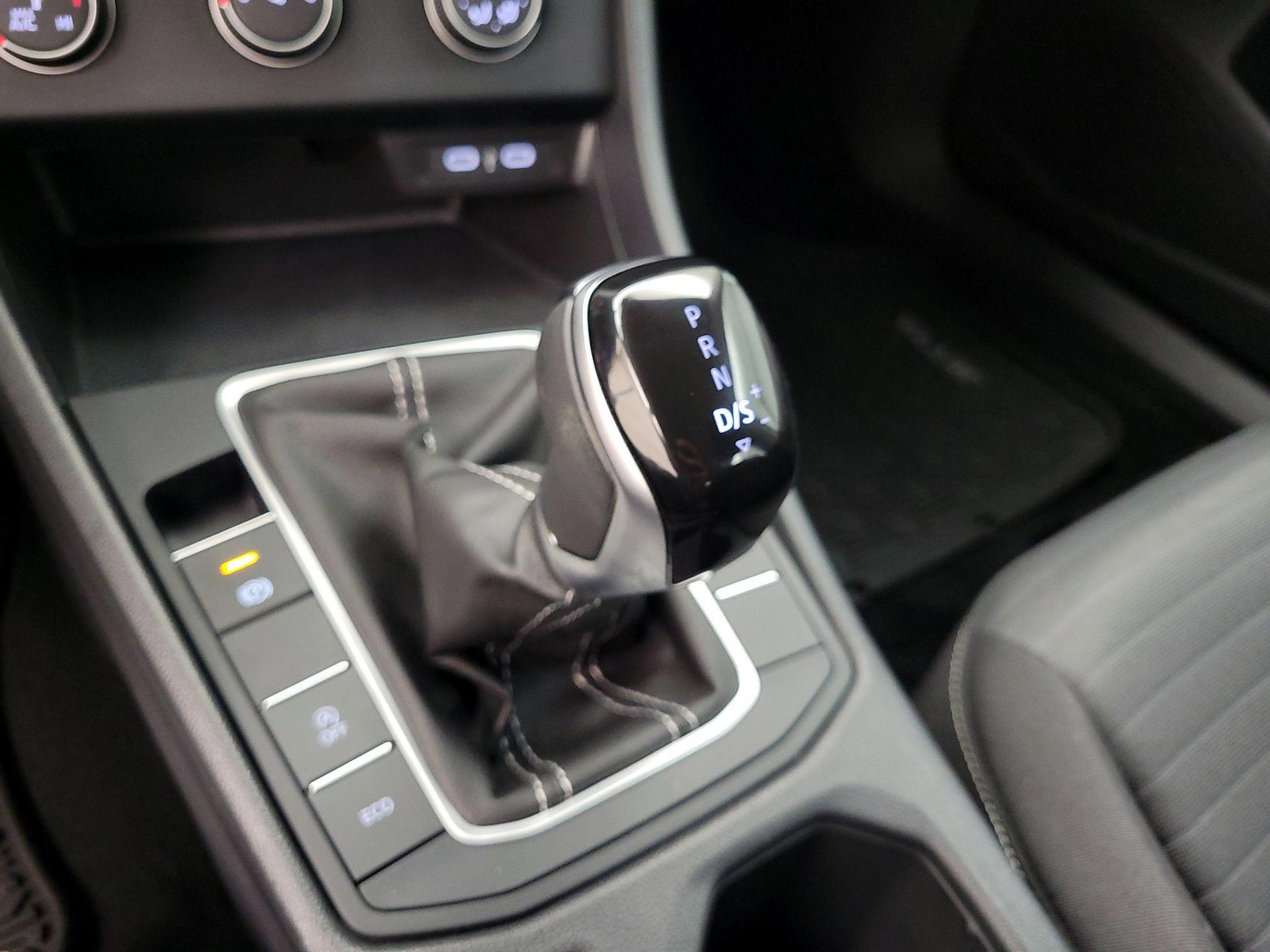 Thumbnail: 2024 Volkswagen Jetta - 17