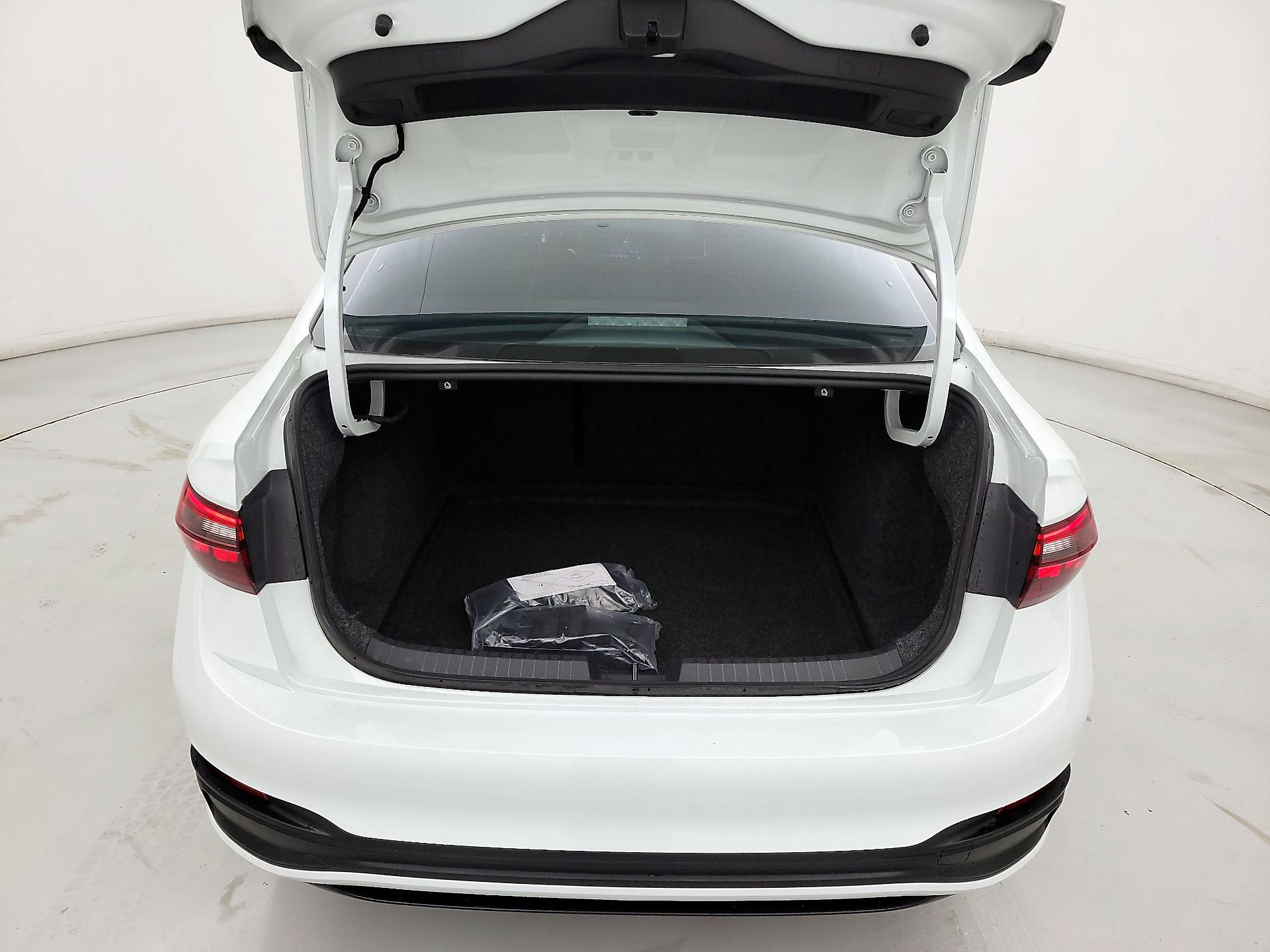 Thumbnail: 2024 Volkswagen Jetta - 20