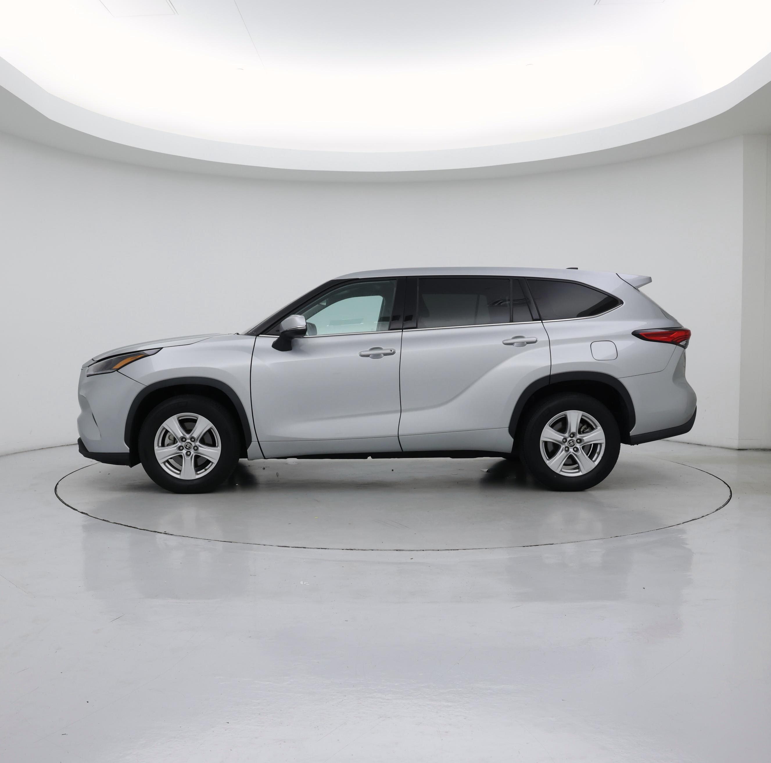 Thumbnail: 2022 Toyota Highlander - 3
