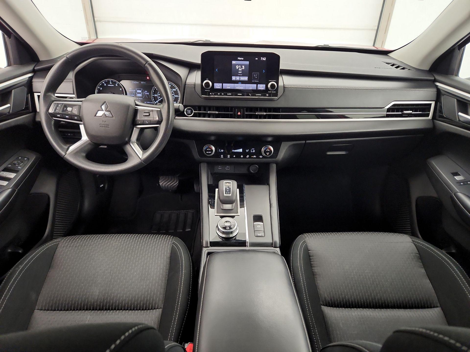 Thumbnail: 2022 Mitsubishi Outlander - 9
