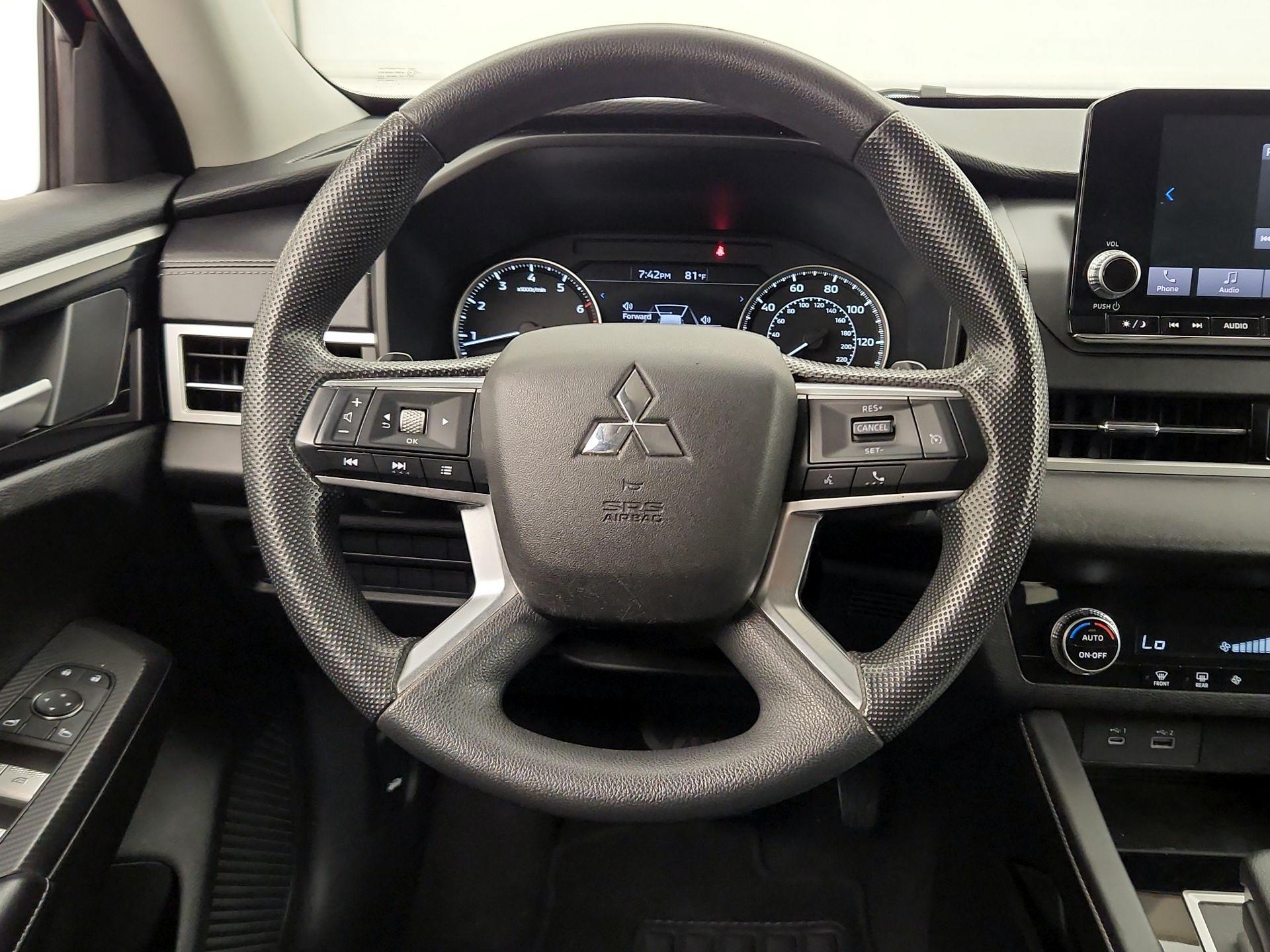 Thumbnail: 2022 Mitsubishi Outlander - 10