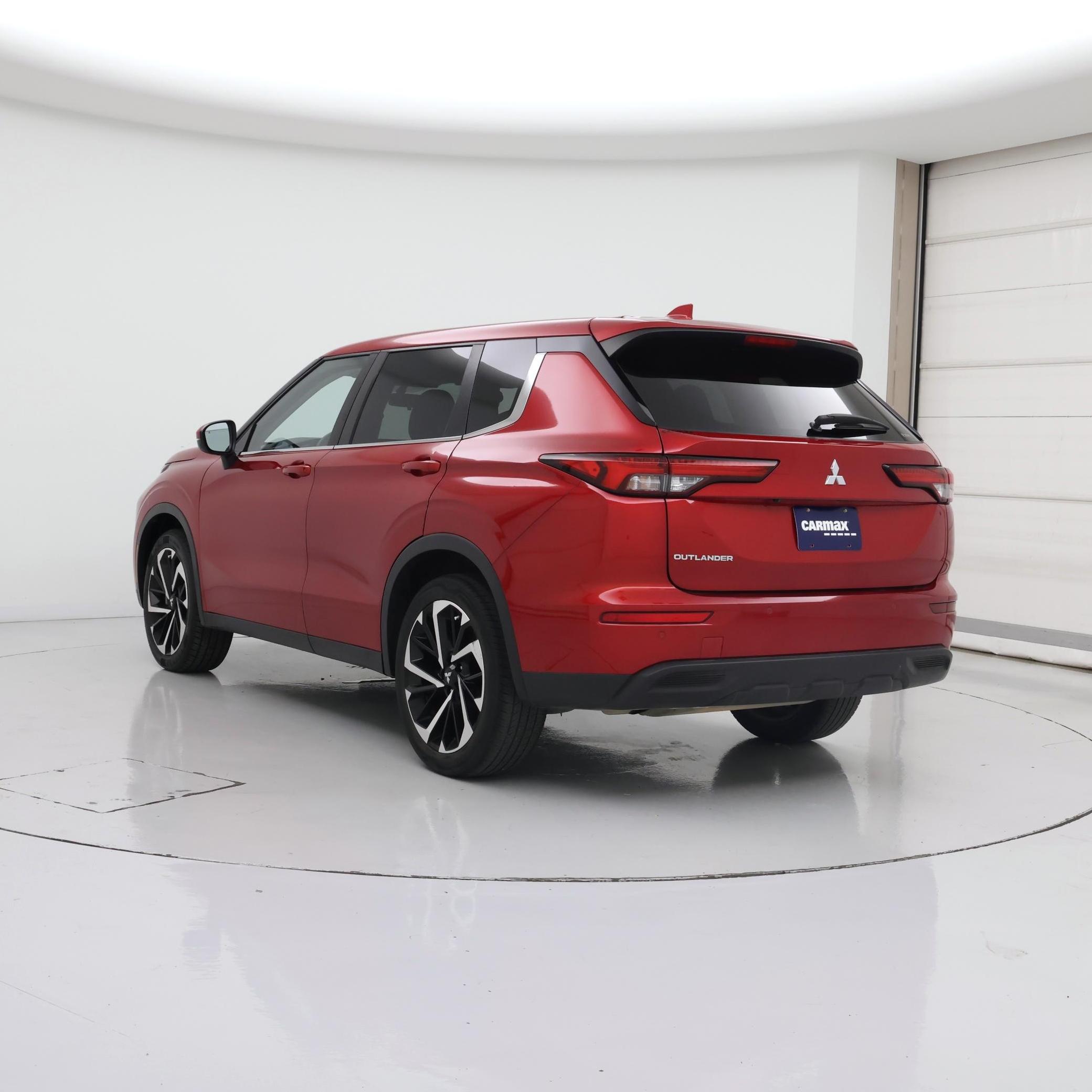 Thumbnail: 2022 Mitsubishi Outlander - 2
