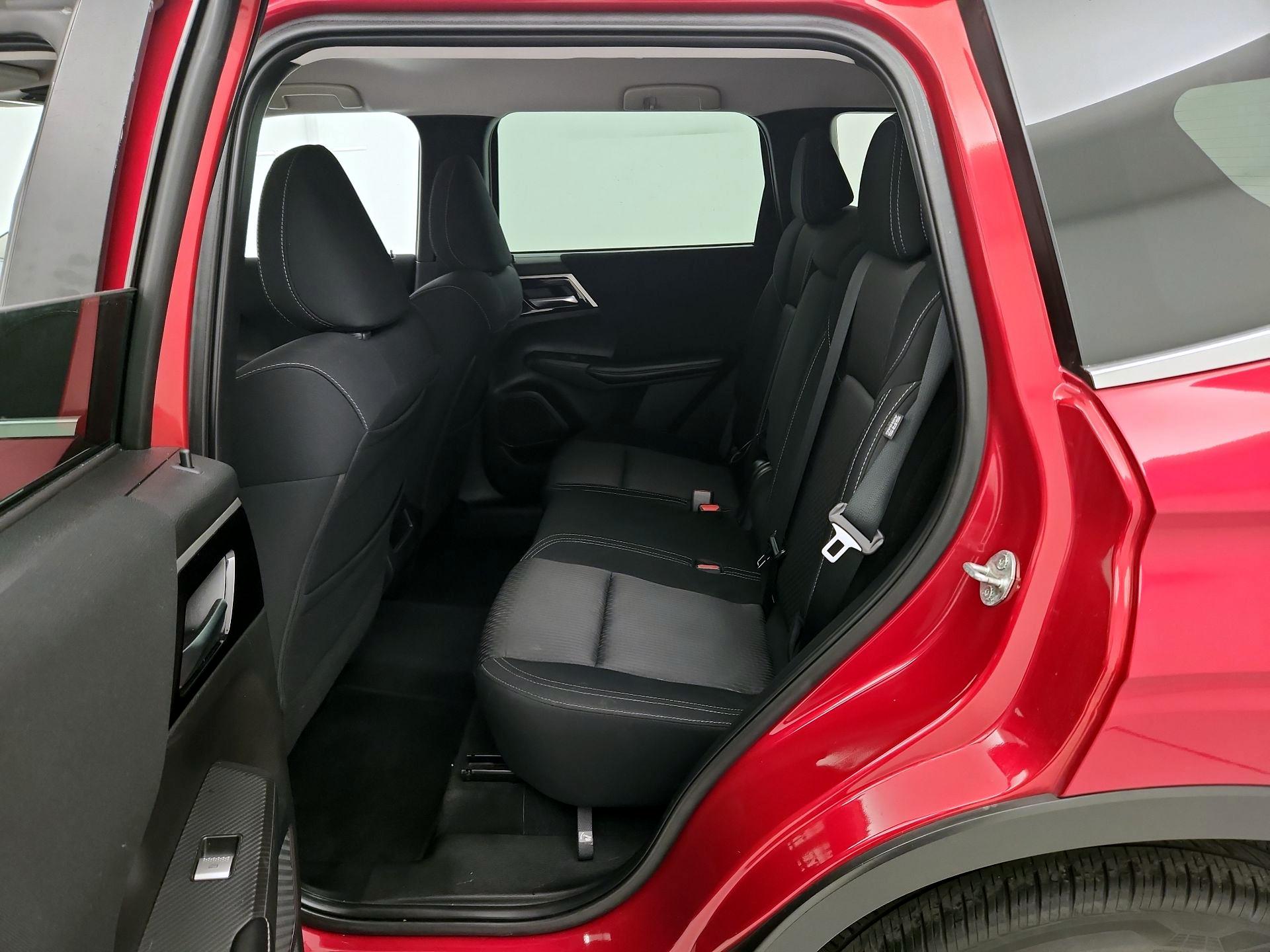 Thumbnail: 2022 Mitsubishi Outlander - 19