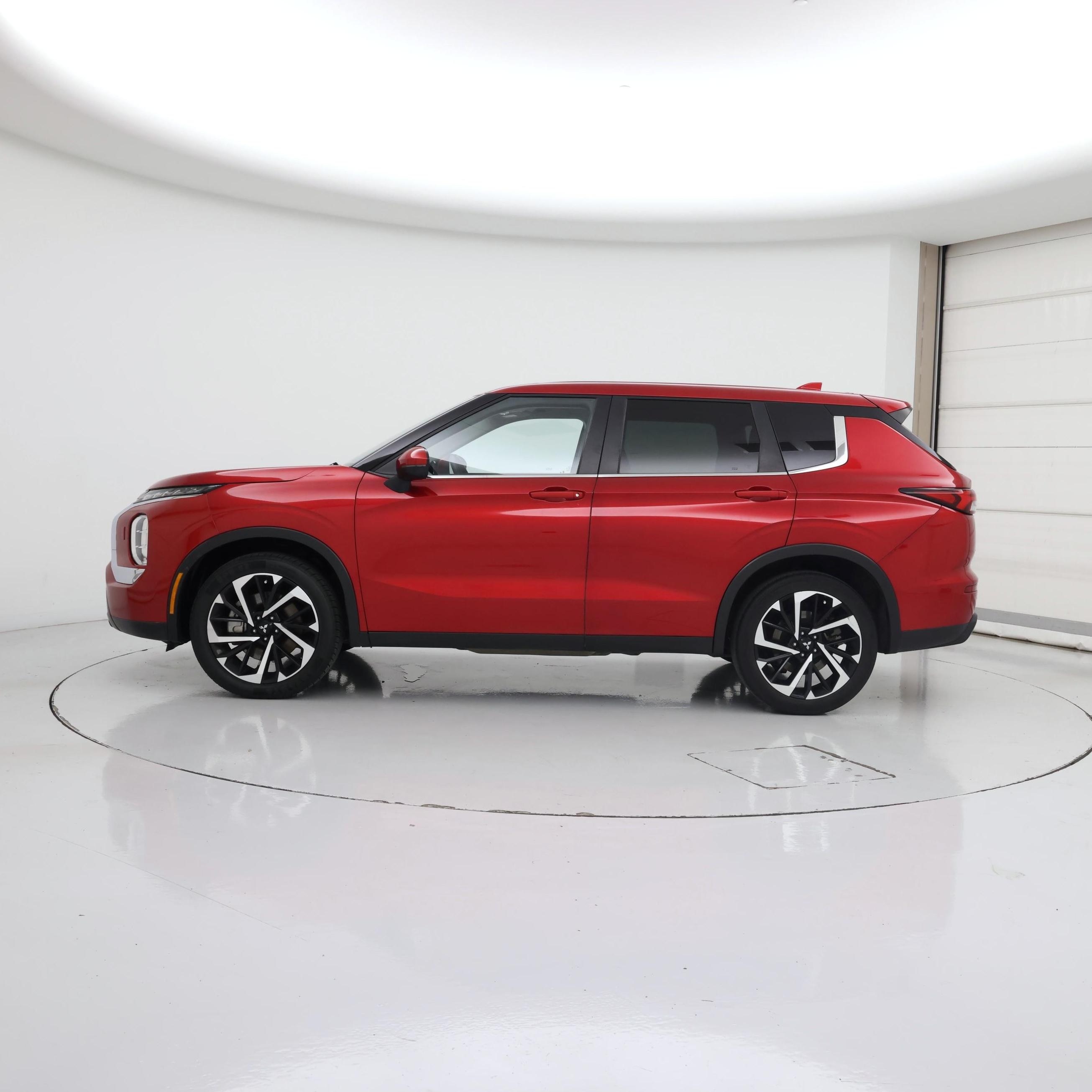 Thumbnail: 2022 Mitsubishi Outlander - 3