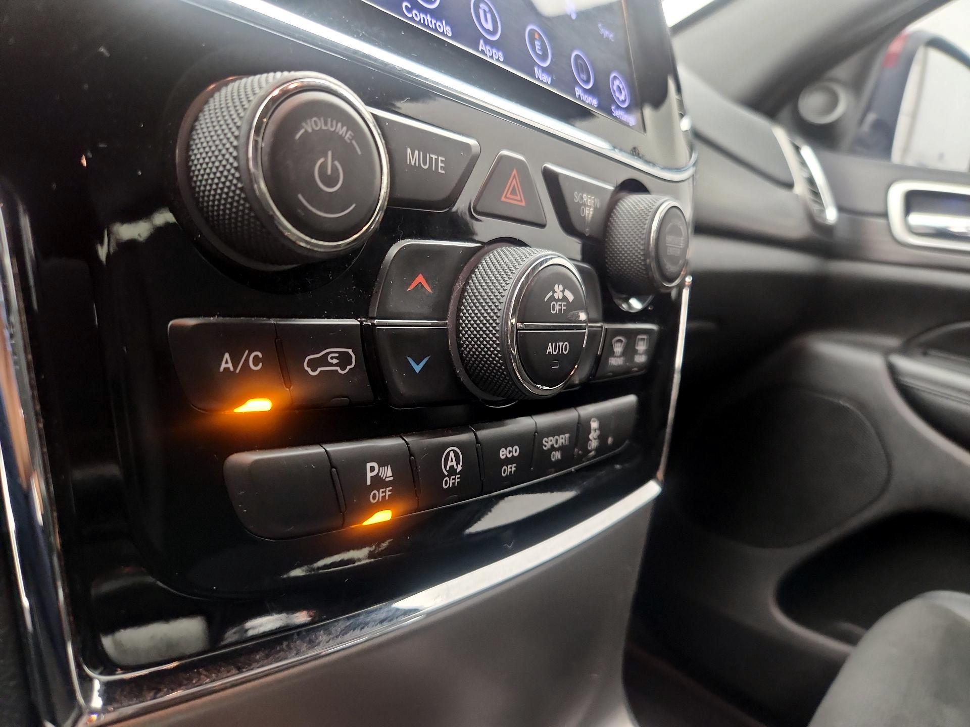 Thumbnail: 2019 Jeep Grand Cherokee - 17