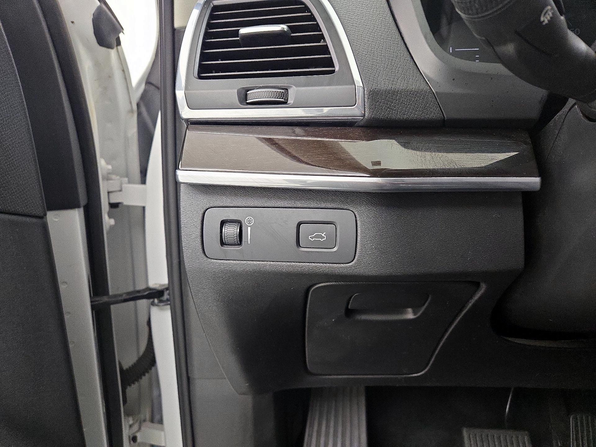 Thumbnail: 2019 Volvo XC90 - 13