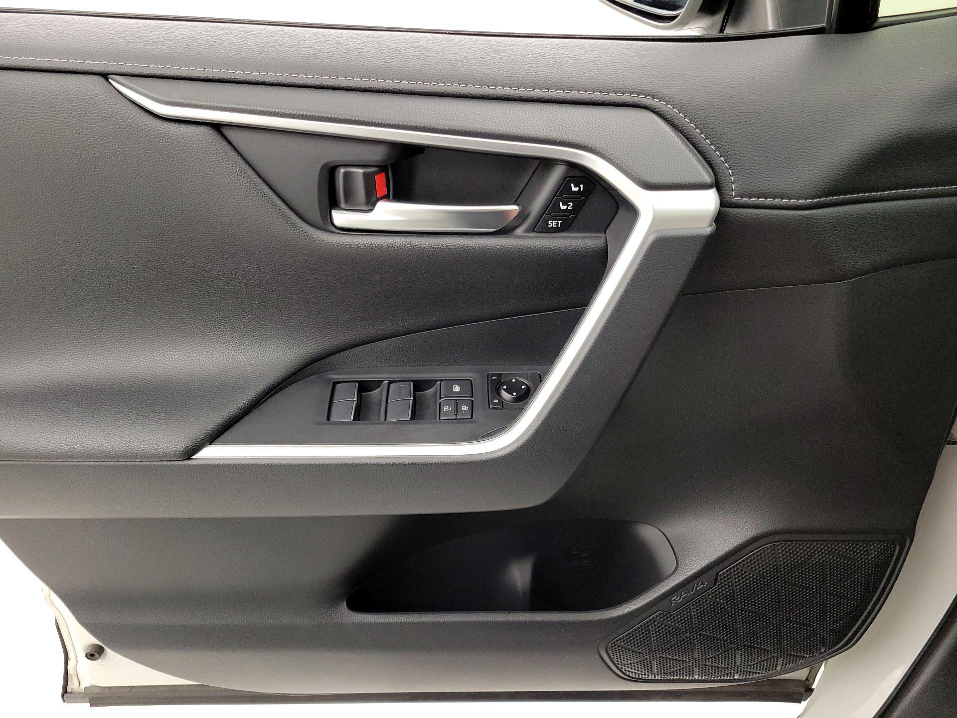 Thumbnail: 2019 Toyota RAV4 - 12