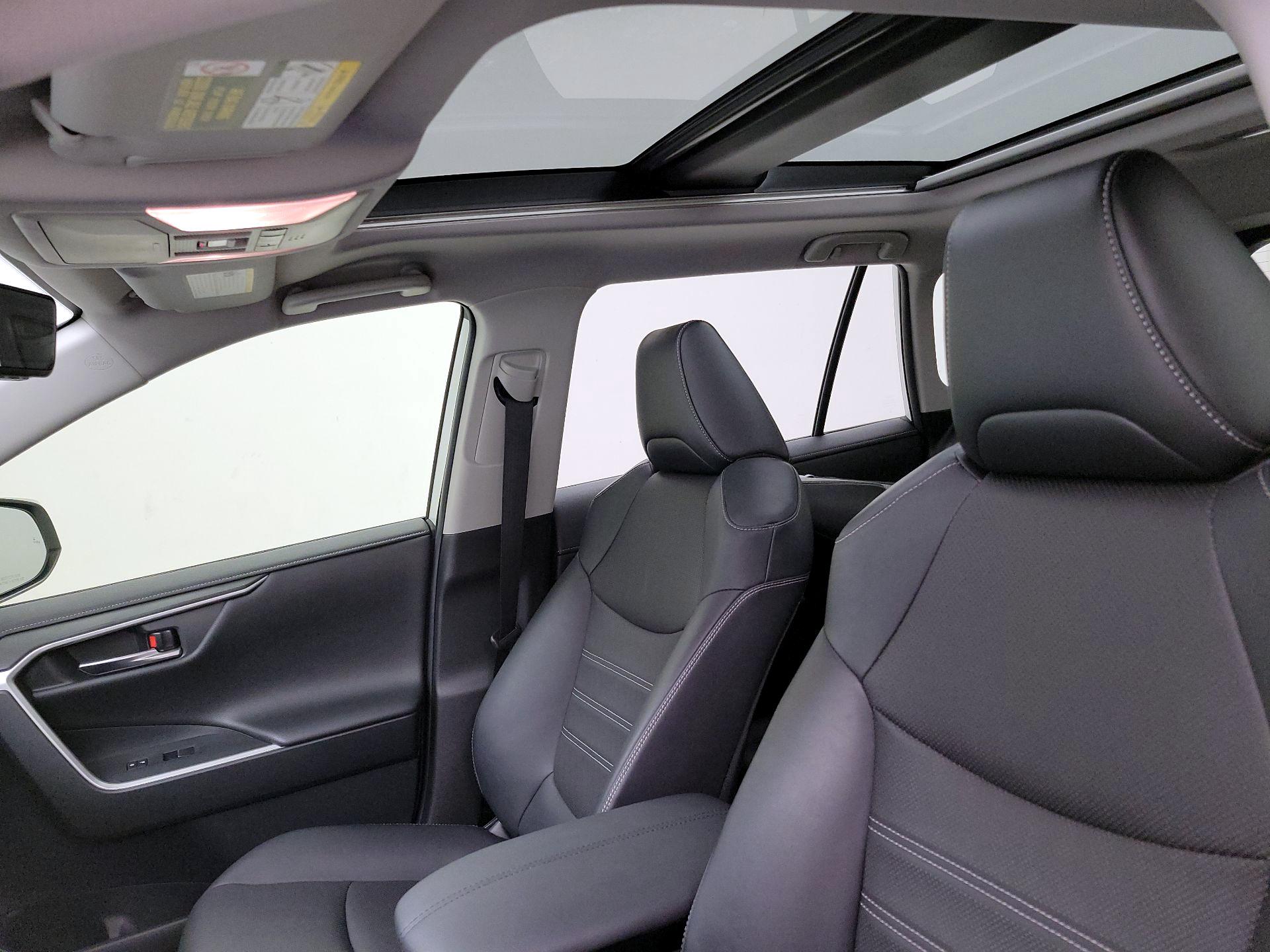 Thumbnail: 2019 Toyota RAV4 - 20