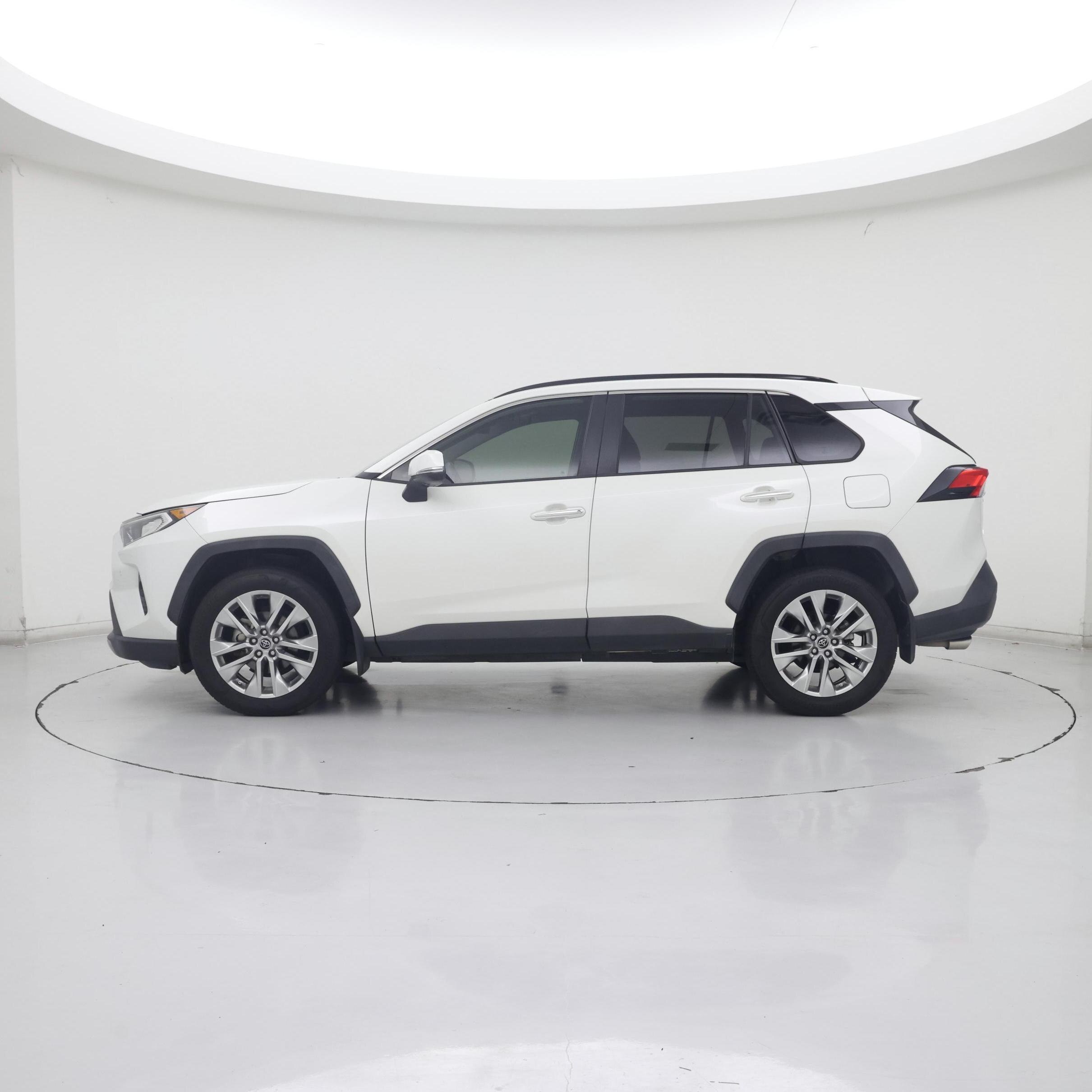 Thumbnail: 2019 Toyota RAV4 - 3