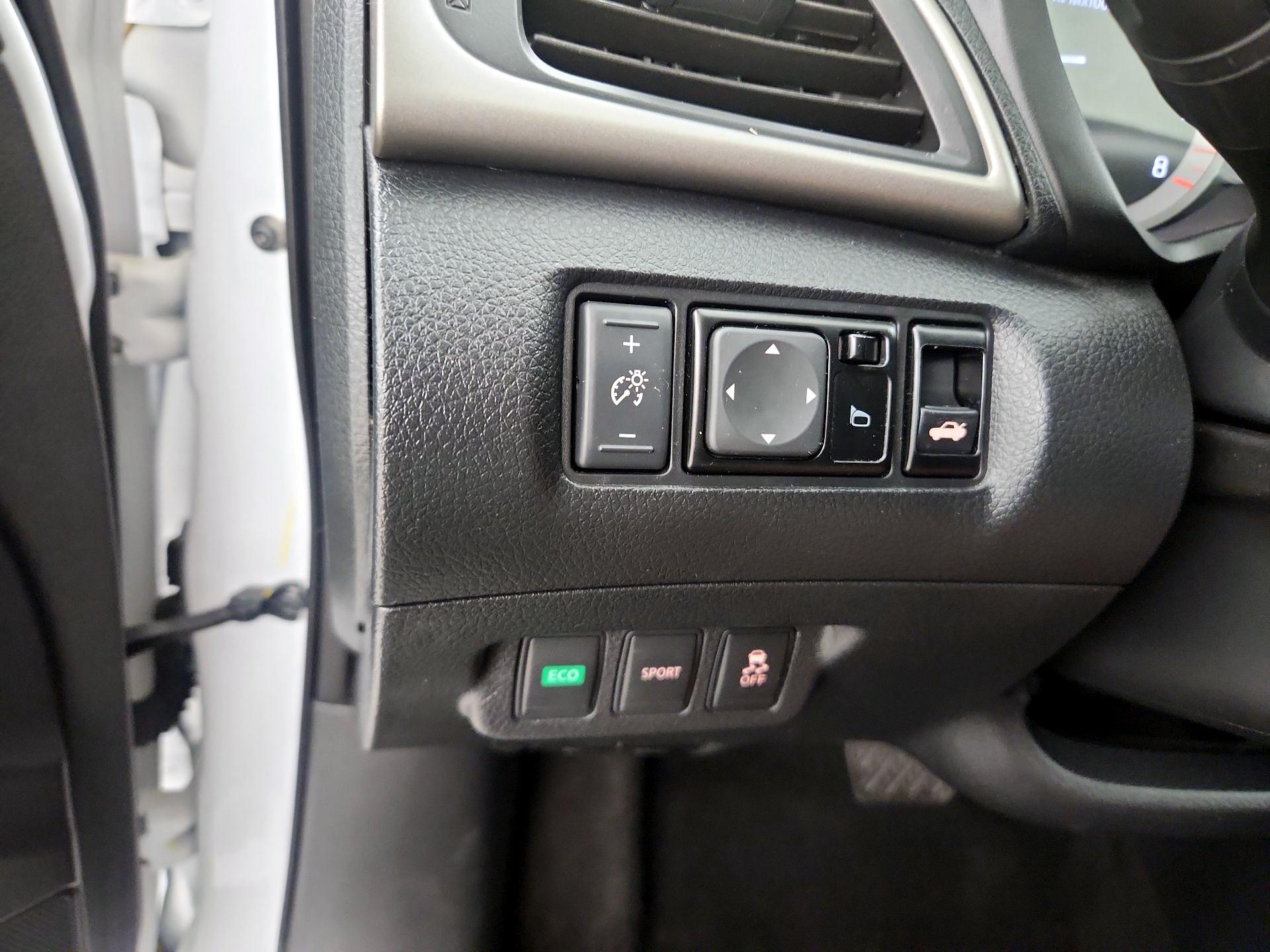 Thumbnail: 2015 Nissan Sentra - 13