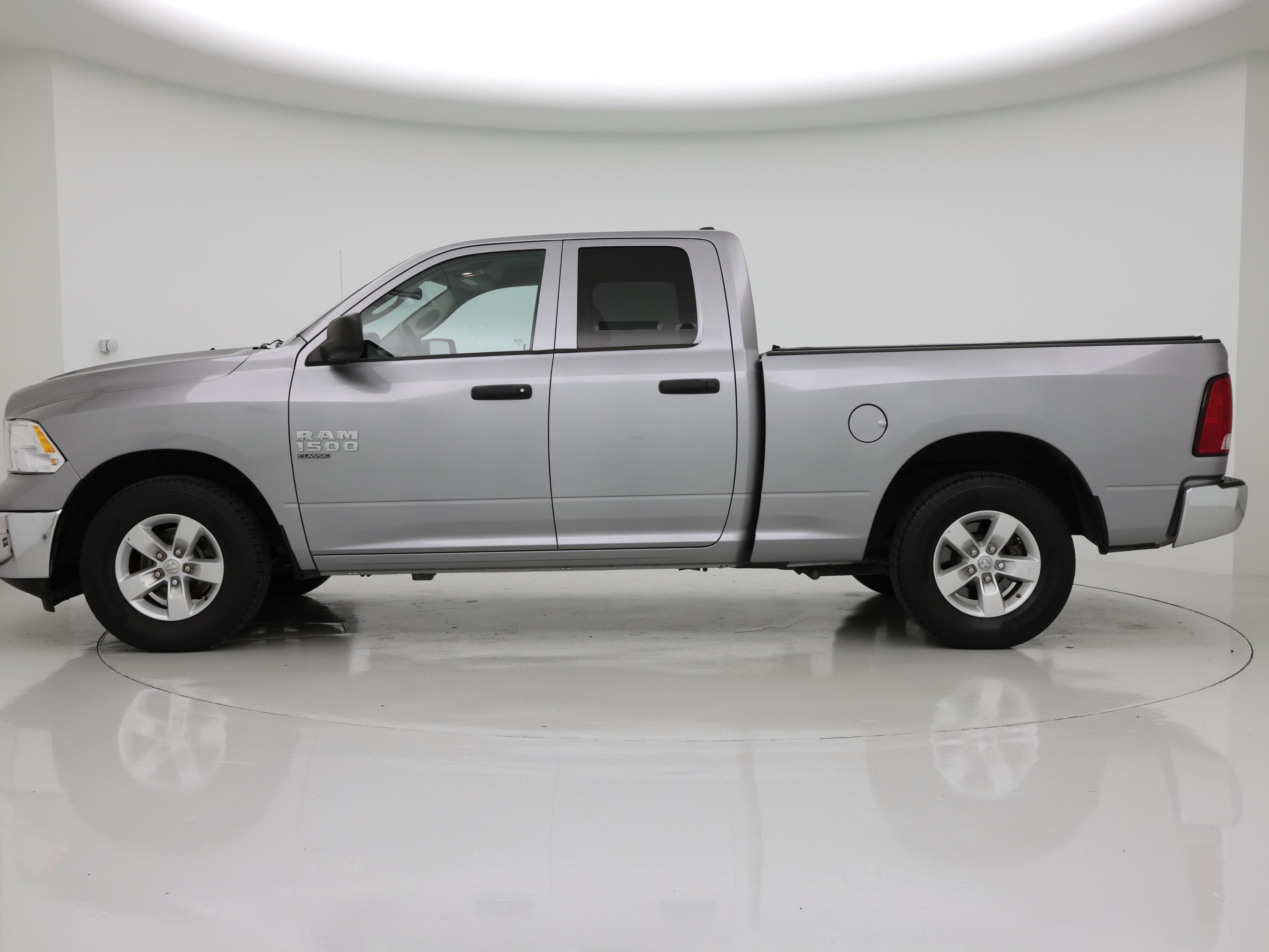 Thumbnail: 2021 RAM 1500 Classic - 3