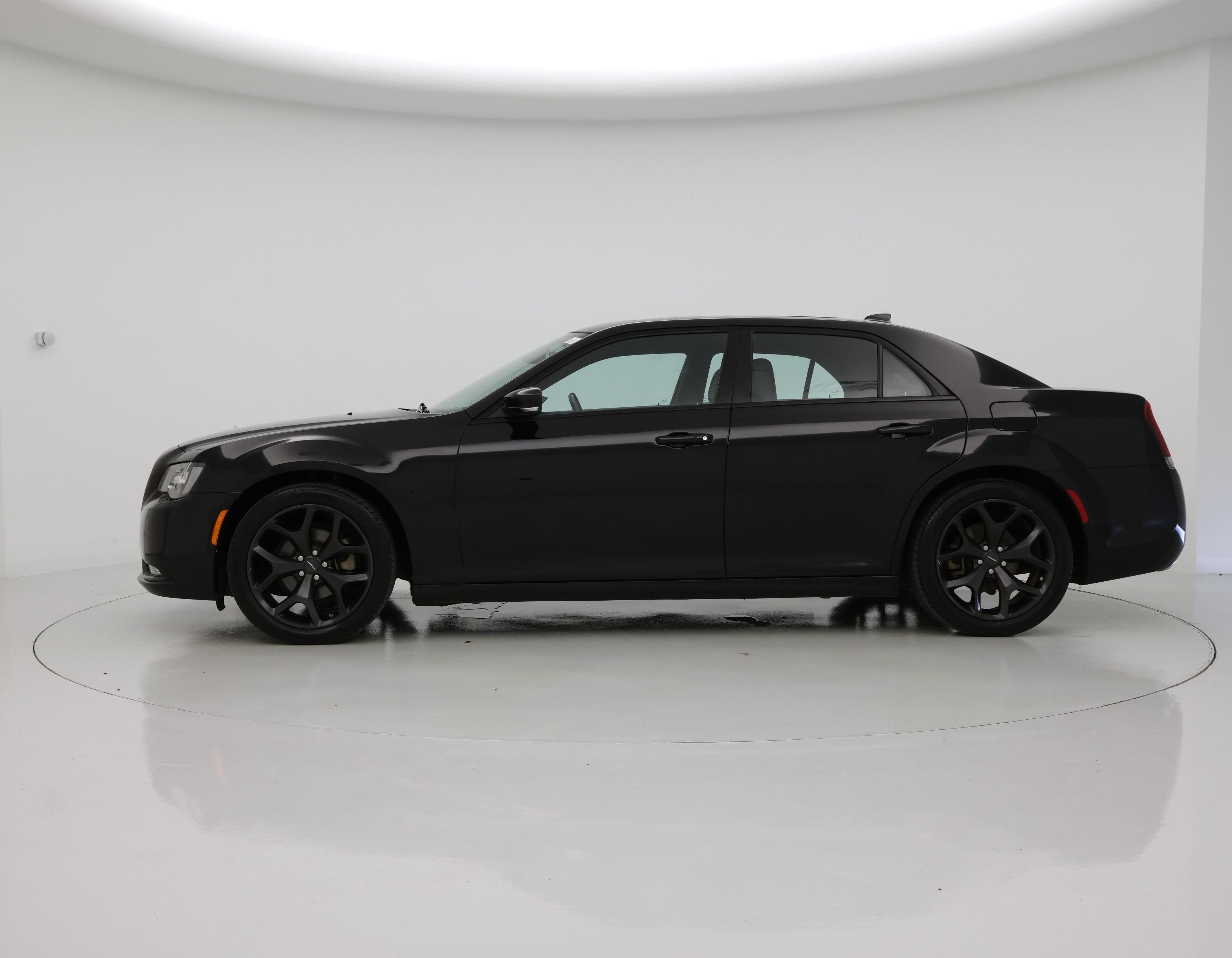 Thumbnail: 2022 Chrysler 300 - 3