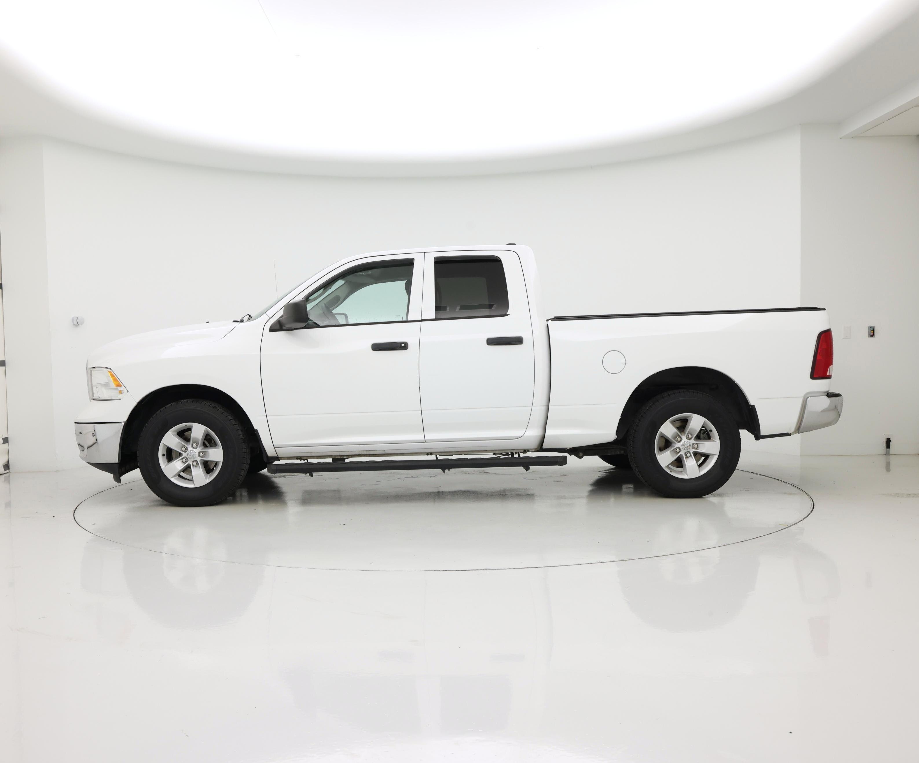 Thumbnail: 2021 RAM 1500 Classic - 3