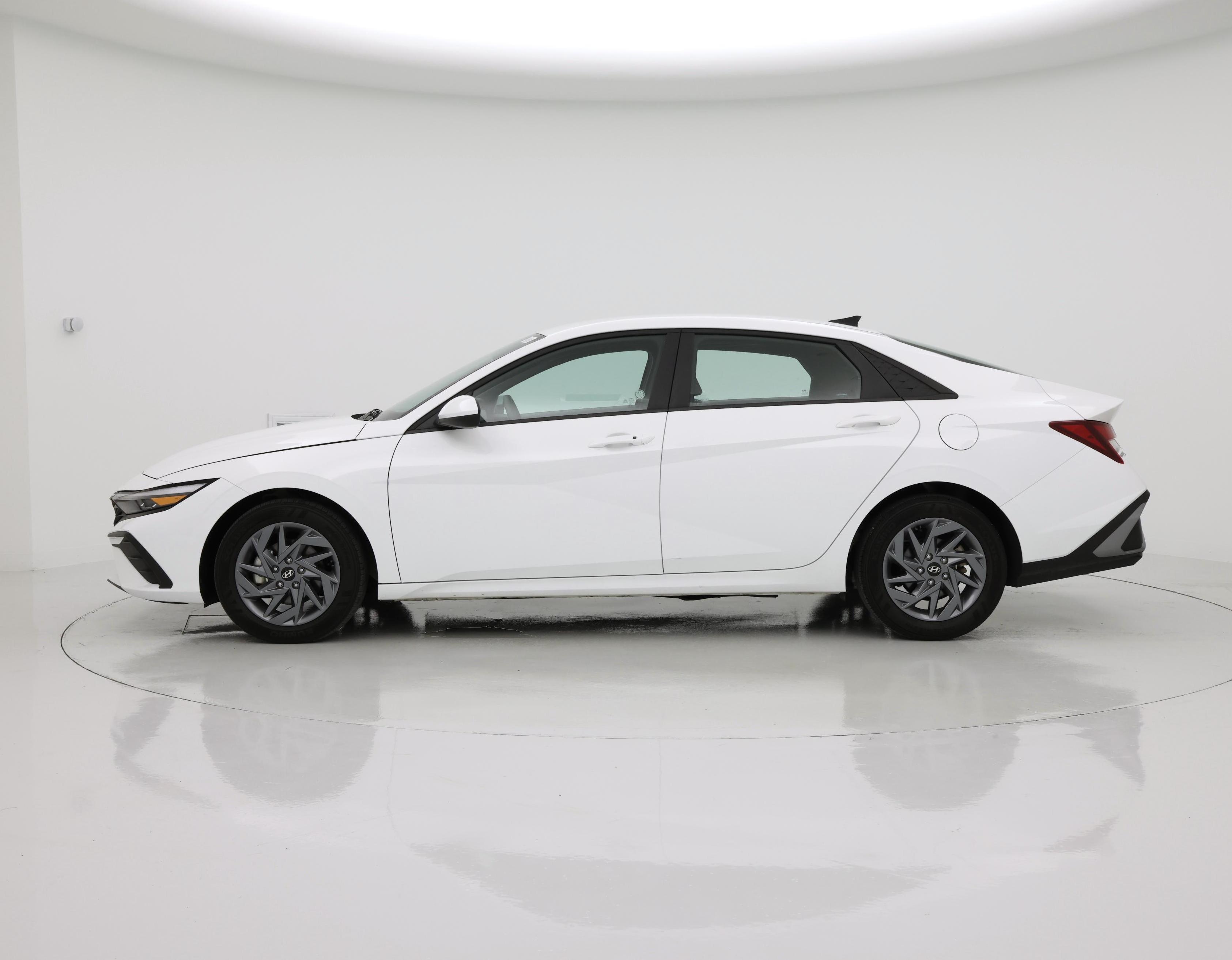 Thumbnail: 2024 Hyundai Elantra - 3