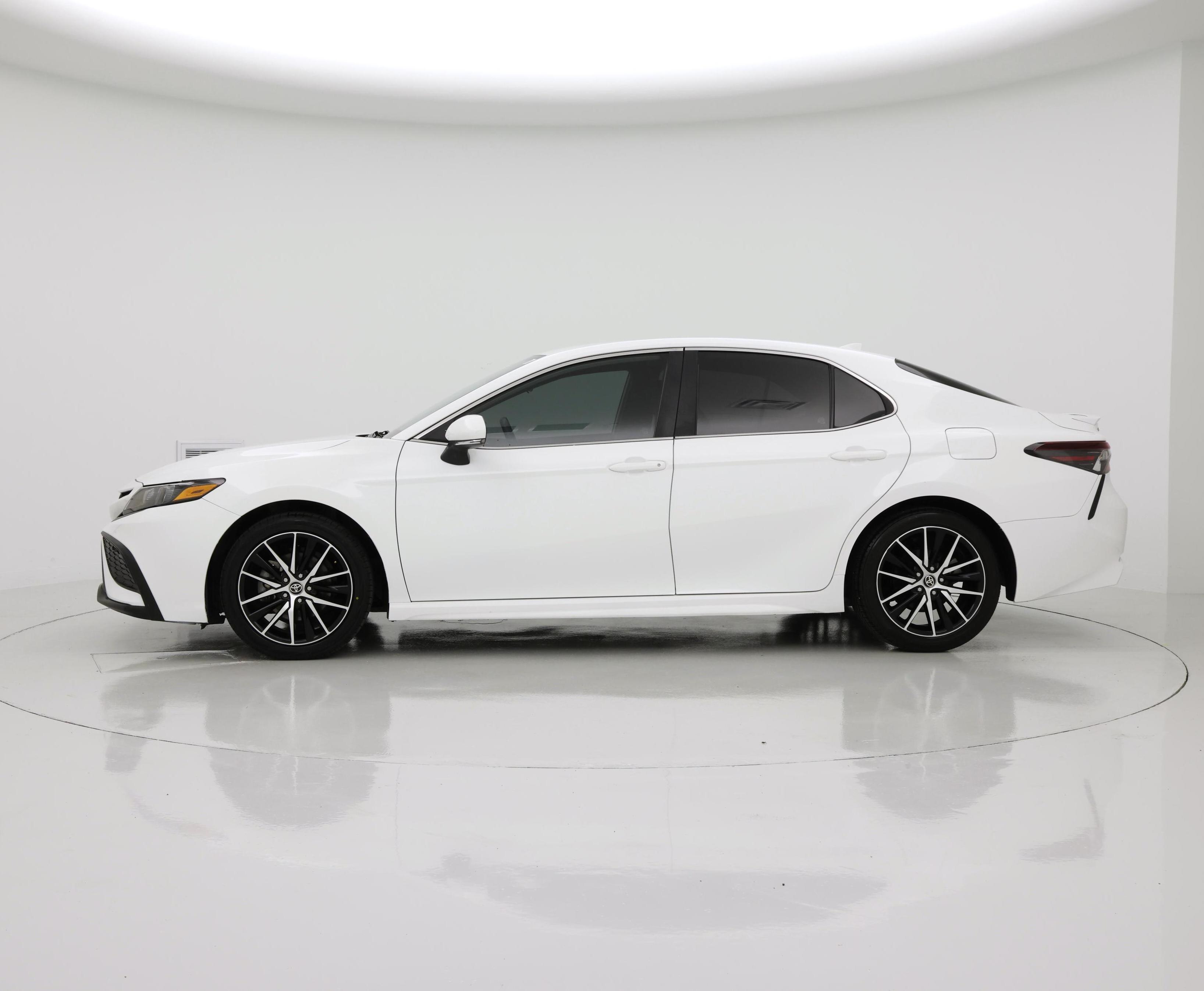 Thumbnail: 2022 Toyota Camry - 3