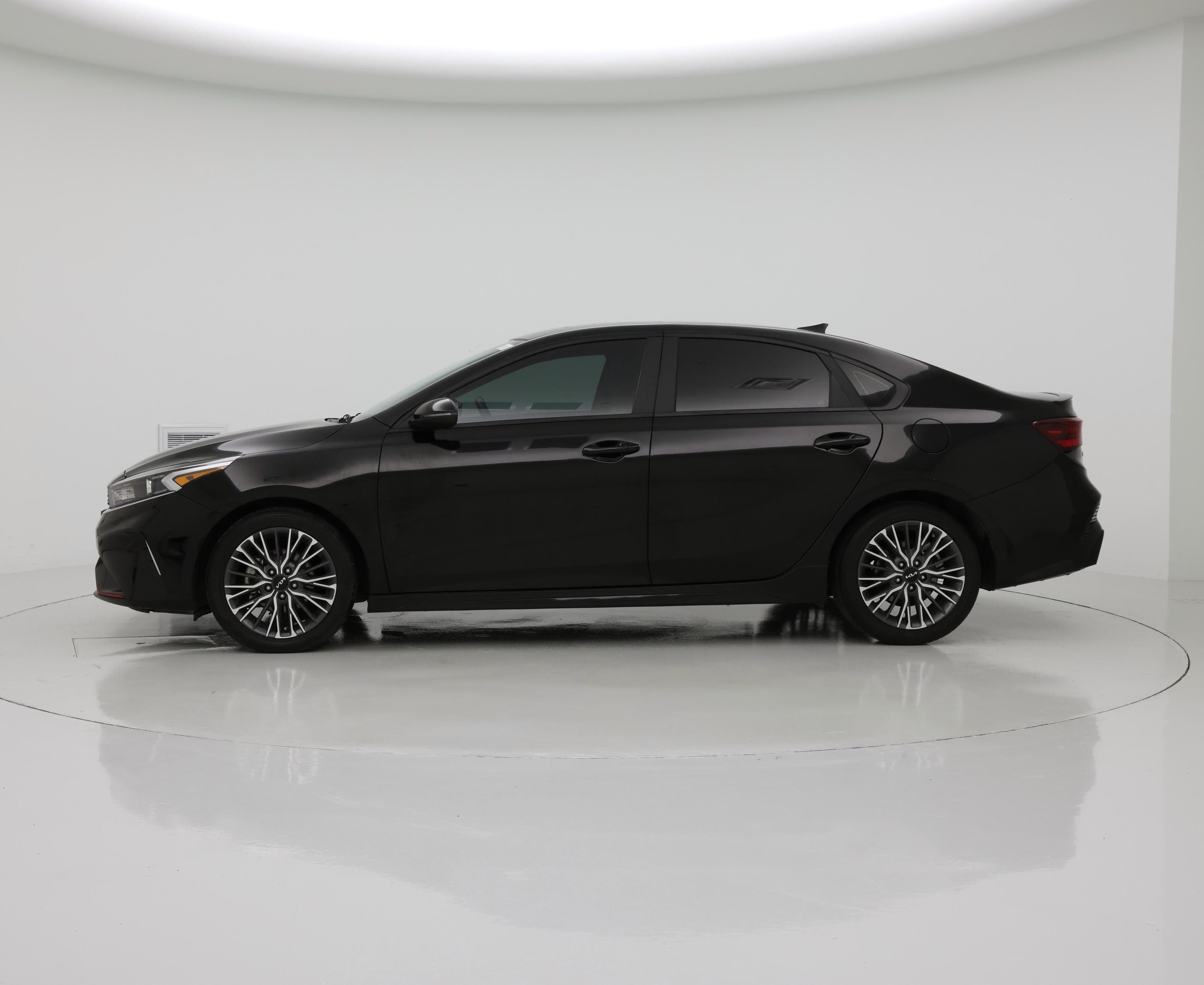 Thumbnail: 2023 Kia Forte - 3