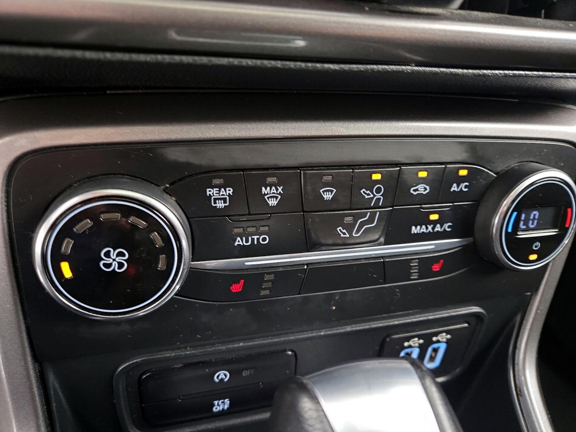 Thumbnail: 2019 Ford EcoSport - 16