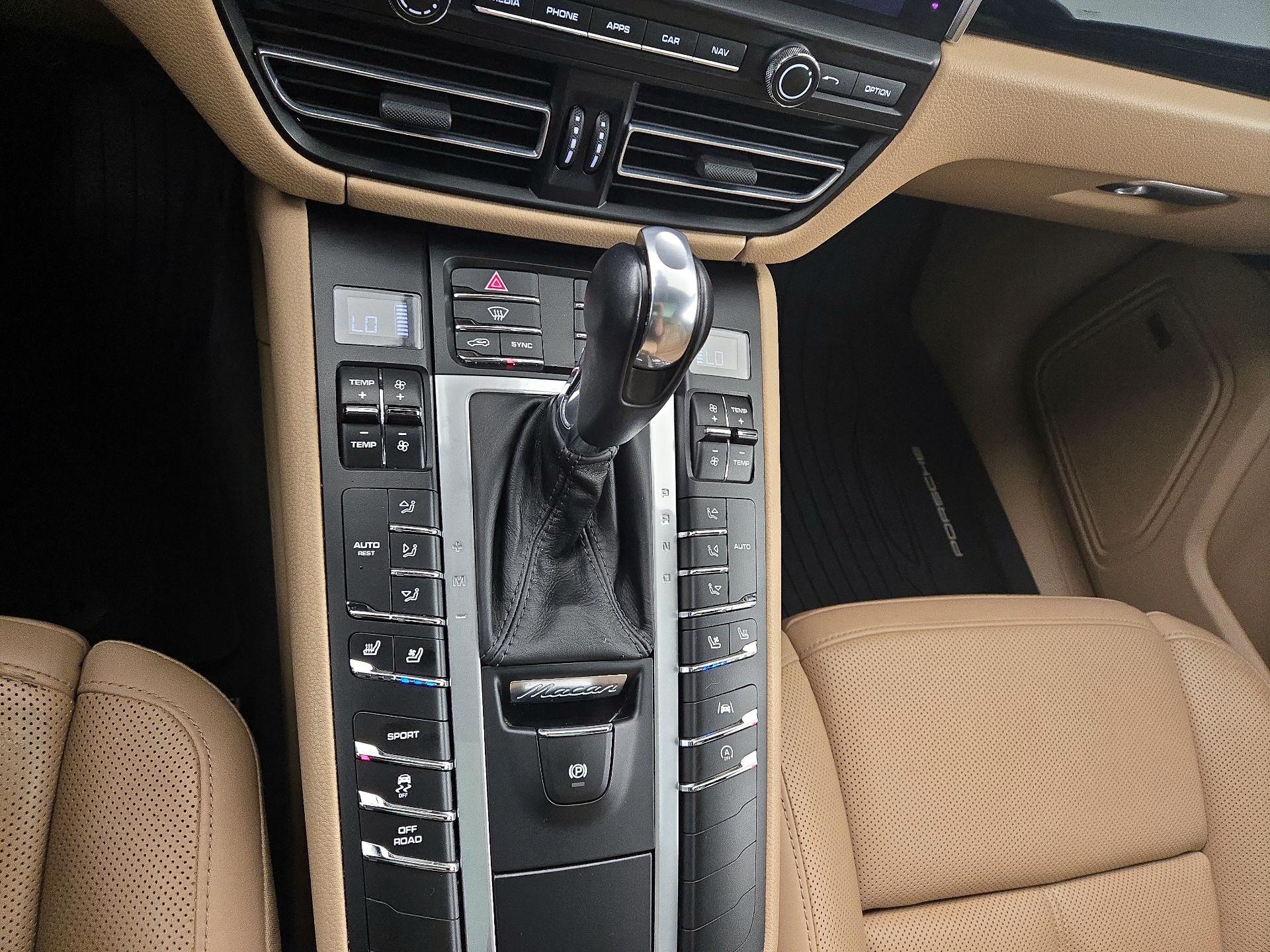 Thumbnail: 2020 Porsche Macan - 18