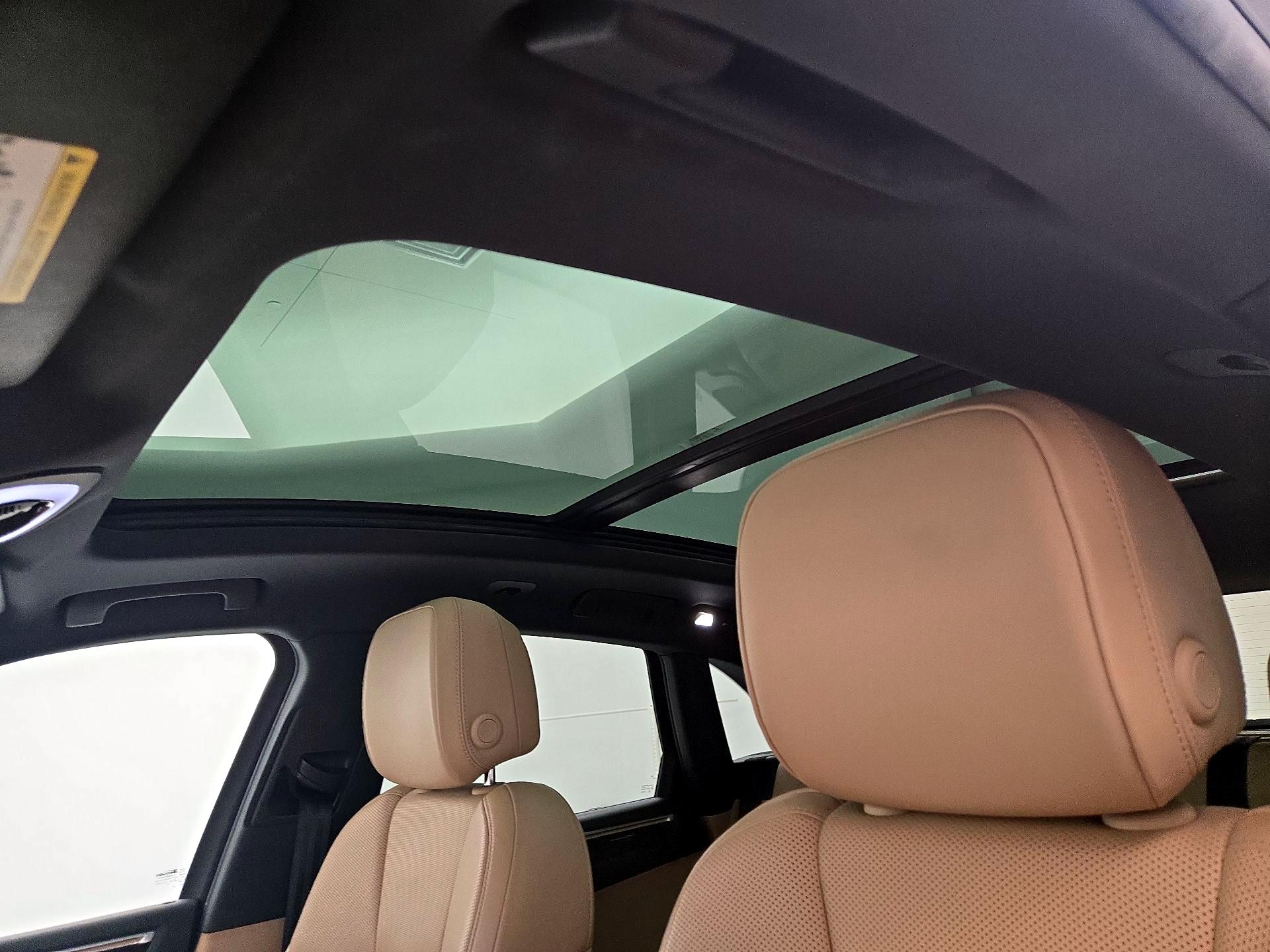 Thumbnail: 2020 Porsche Macan - 20
