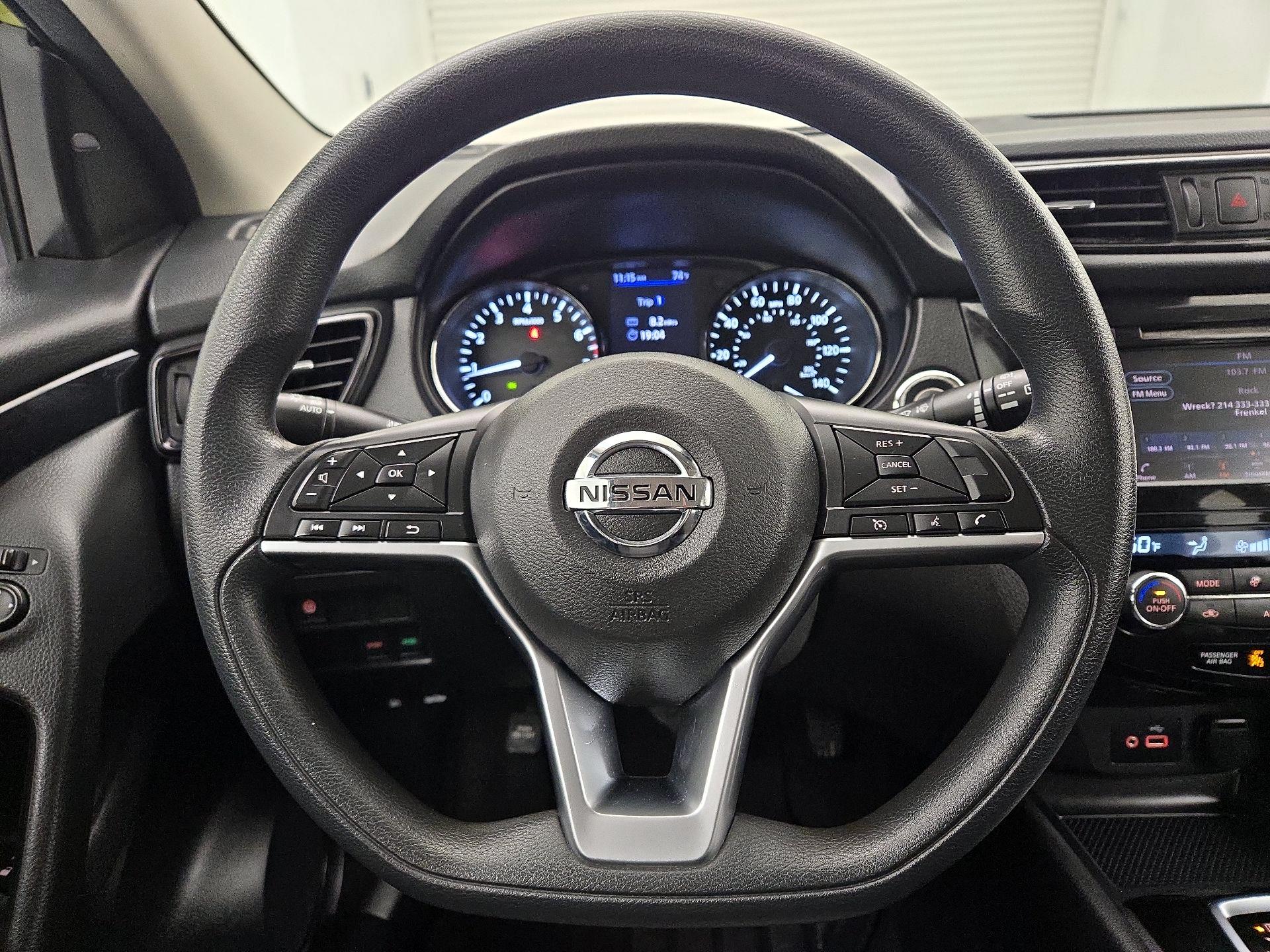 Thumbnail: 2020 Nissan Rogue Sport - 10