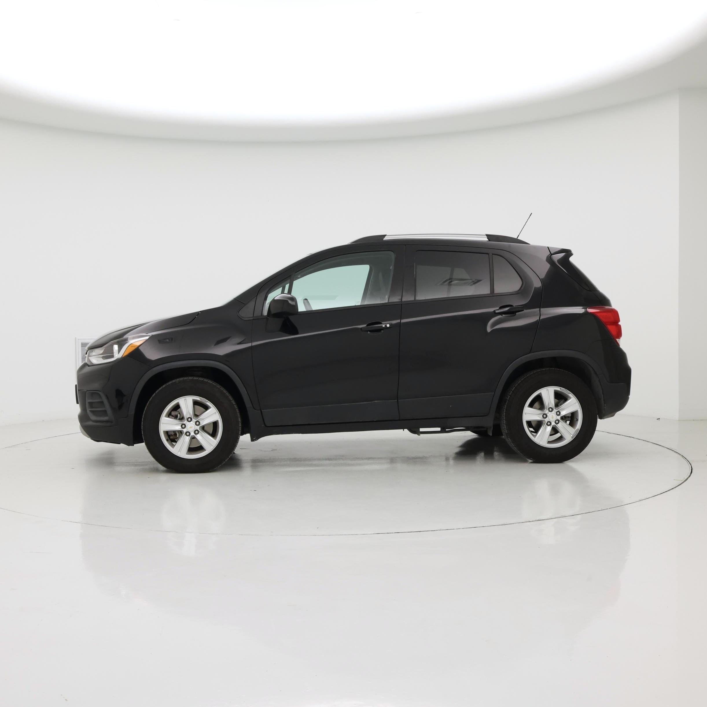 Thumbnail: 2022 Chevrolet Trax - 3