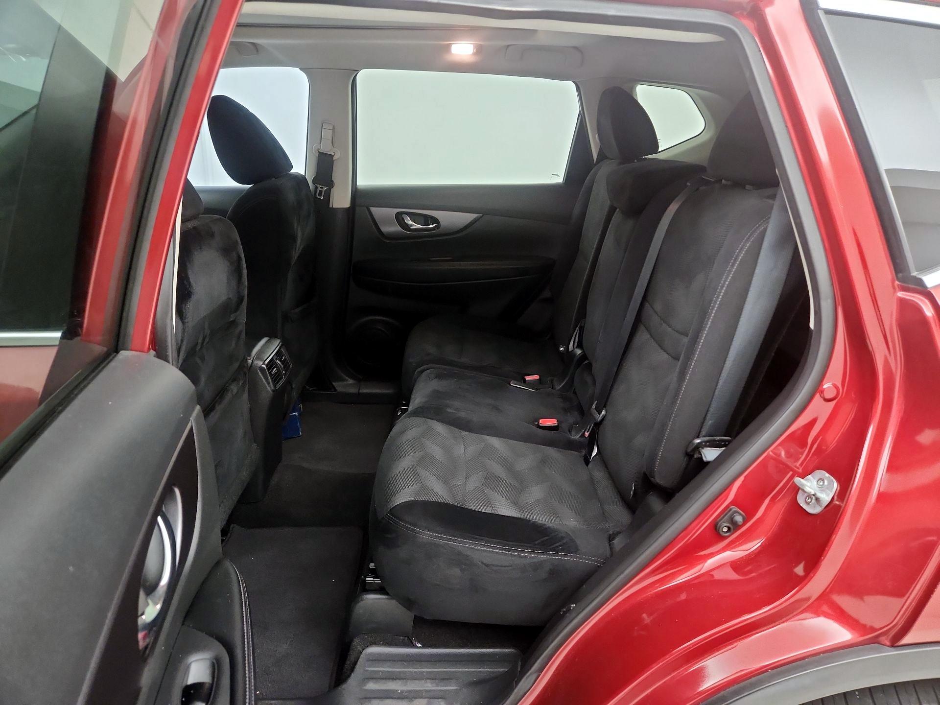 Thumbnail: 2016 Nissan Rogue - 18