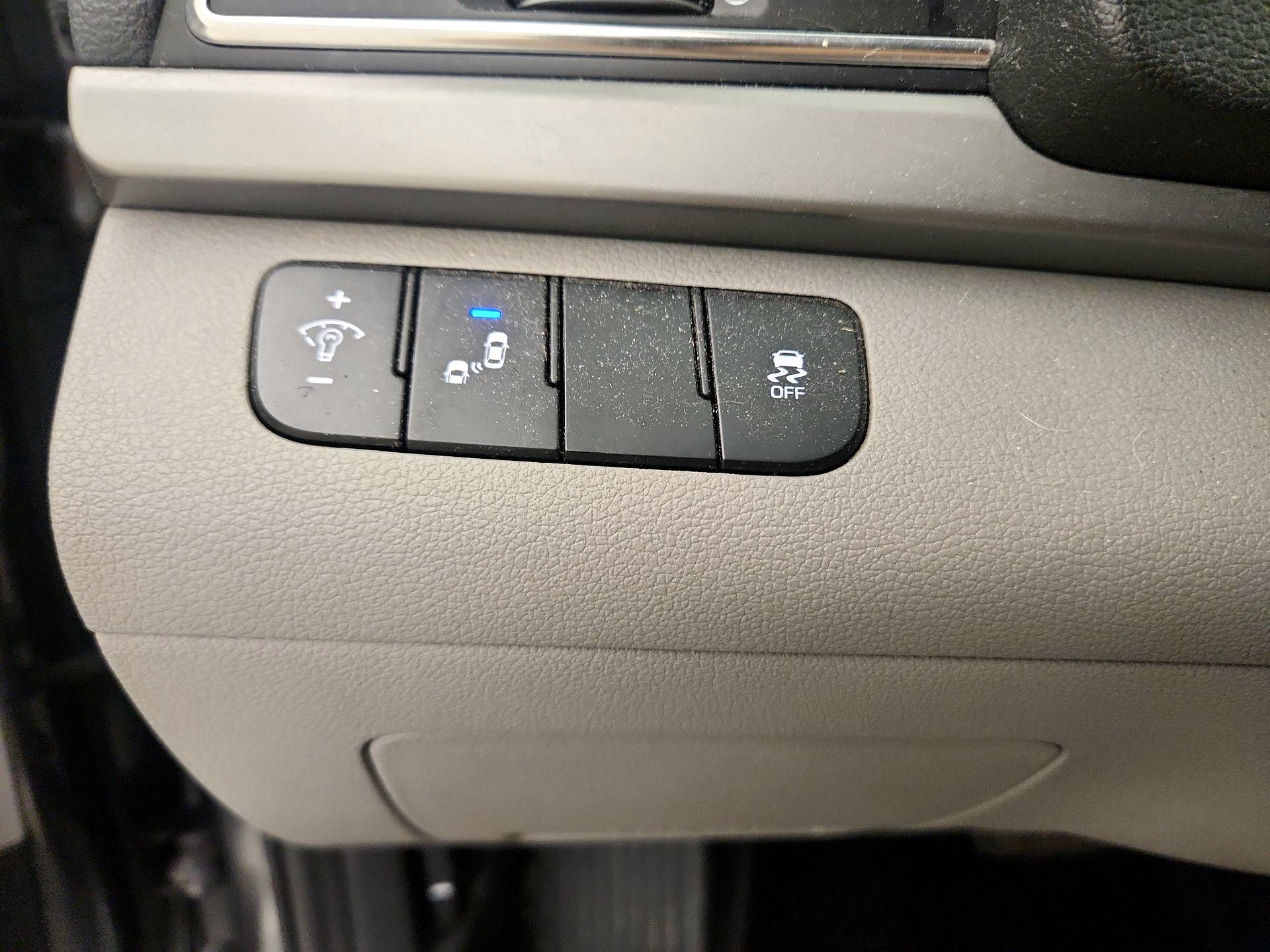 Thumbnail: 2018 Hyundai Elantra - 13
