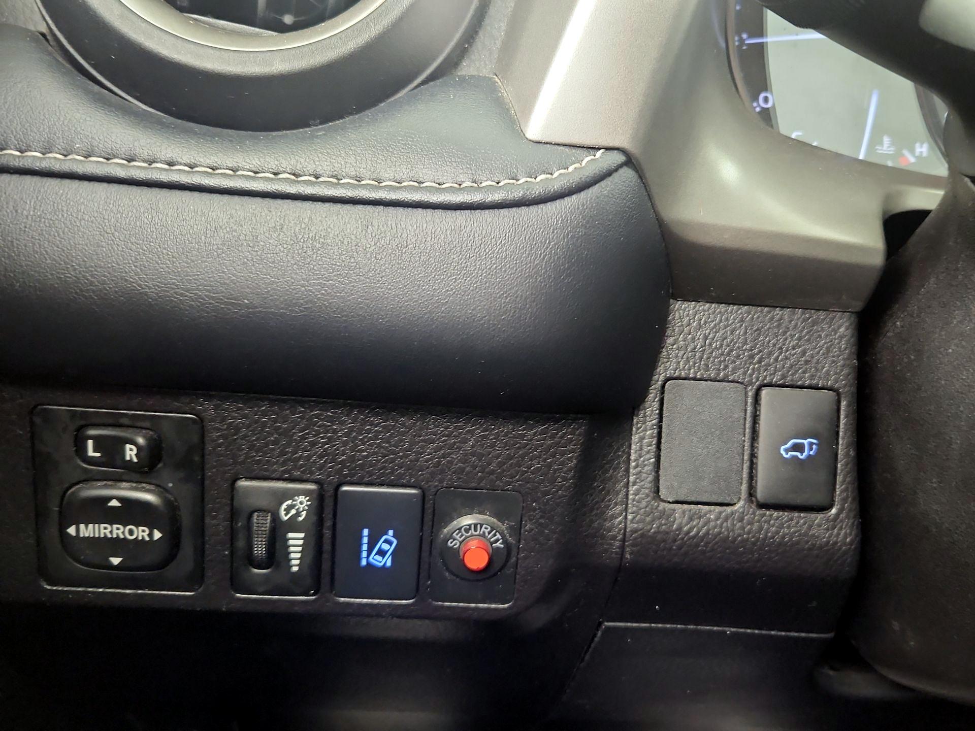 Thumbnail: 2018 Toyota RAV4 - 13