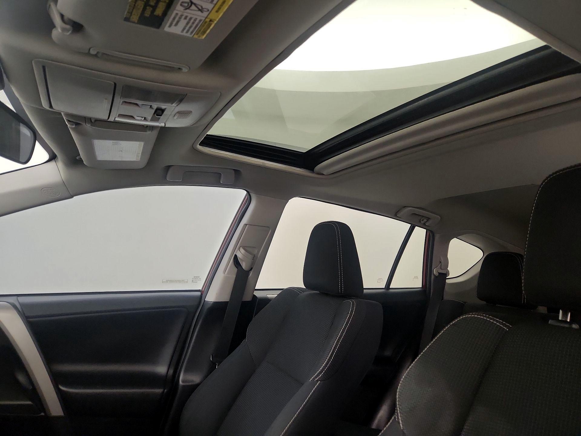 Thumbnail: 2018 Toyota RAV4 - 19