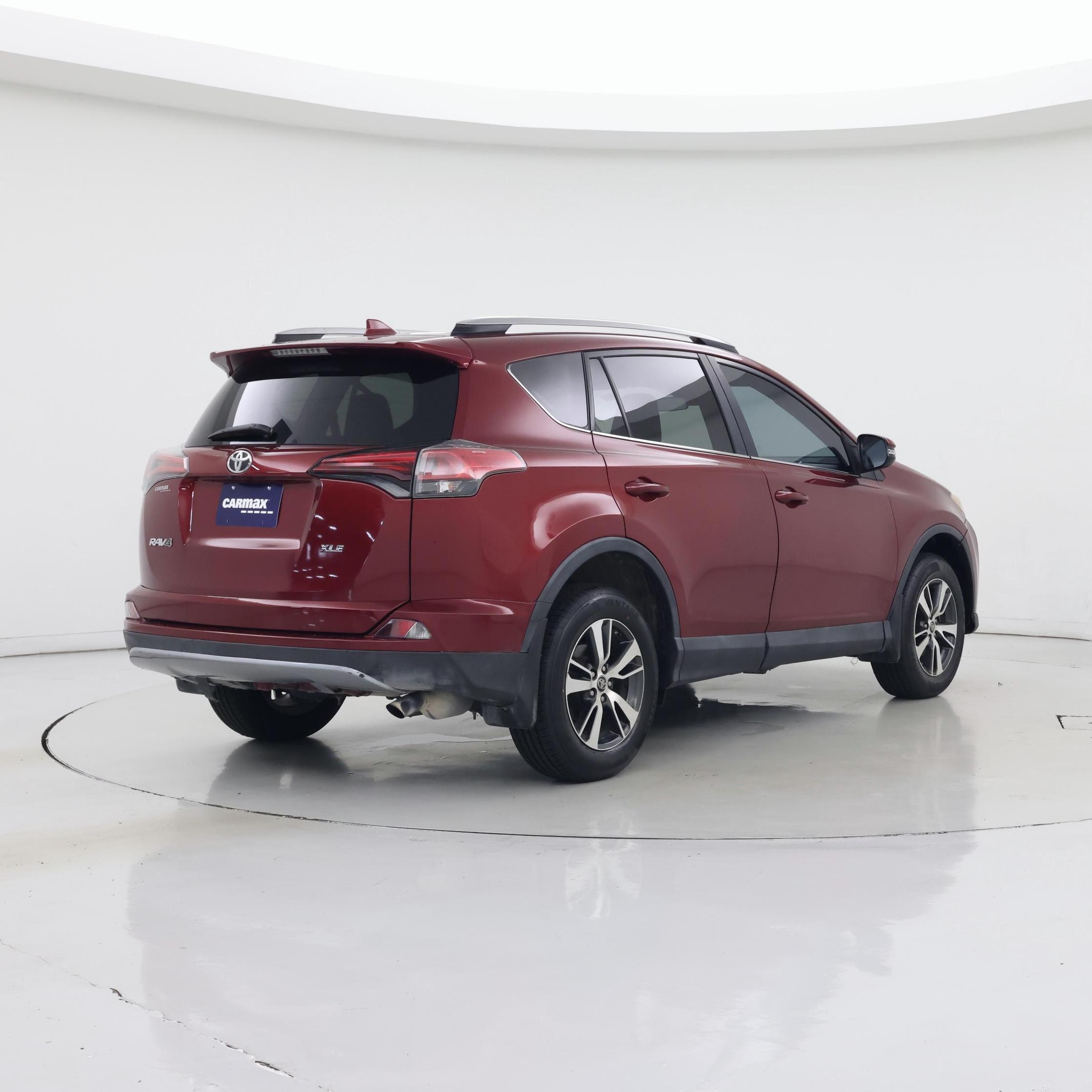 Thumbnail: 2018 Toyota RAV4 - 8