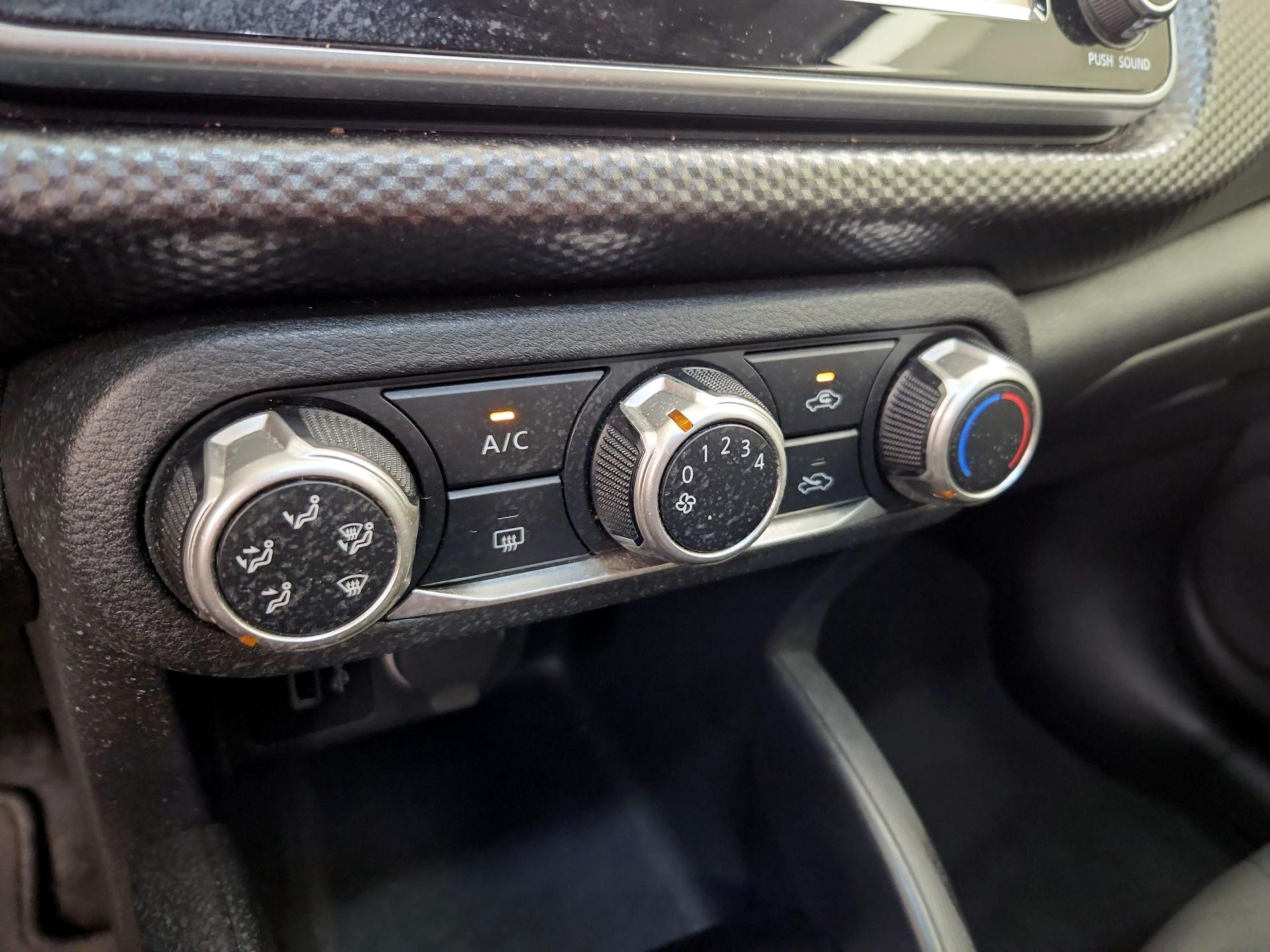 Thumbnail: 2020 Nissan Kicks - 16