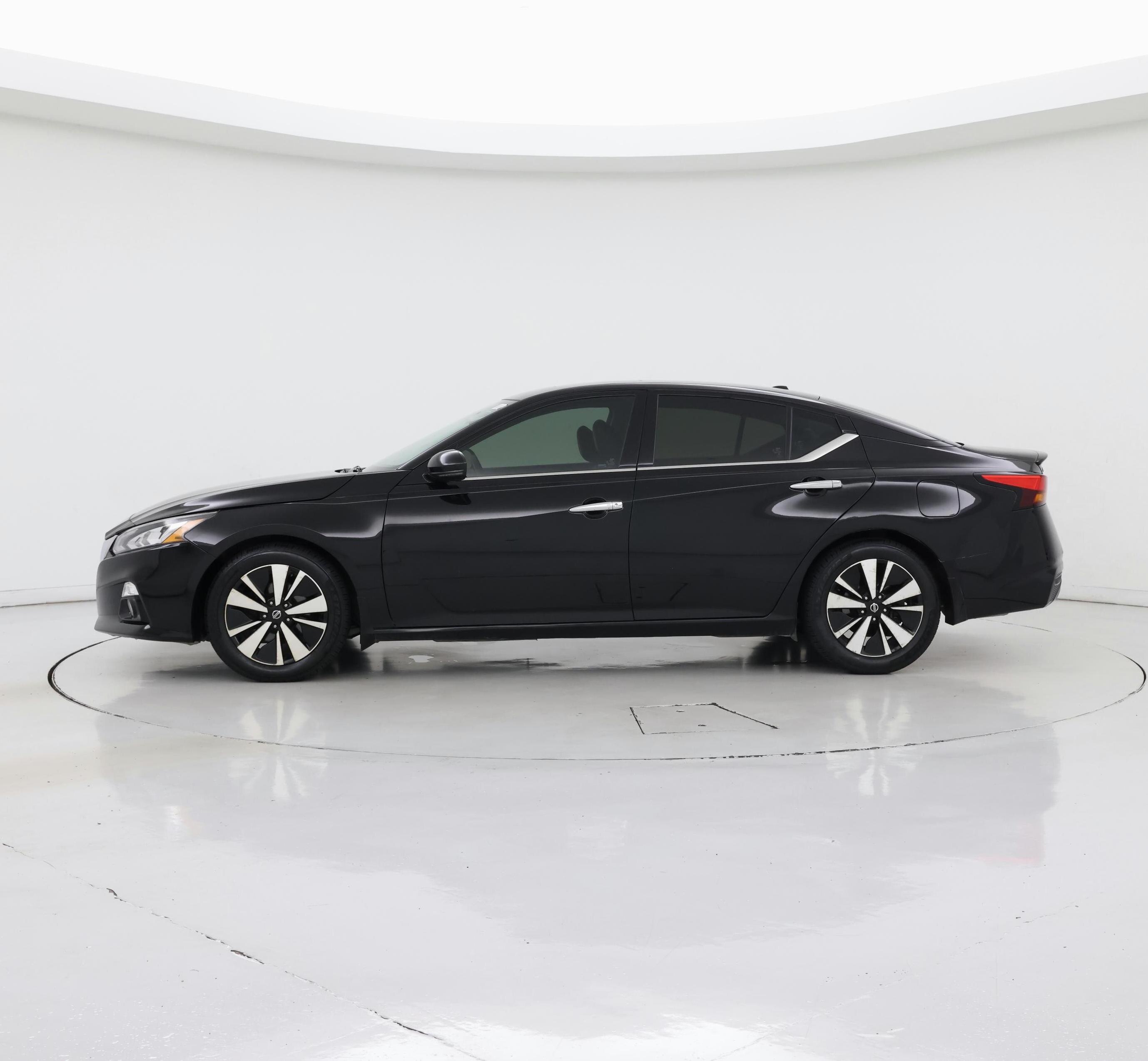 Thumbnail: 2019 Nissan Altima - 3