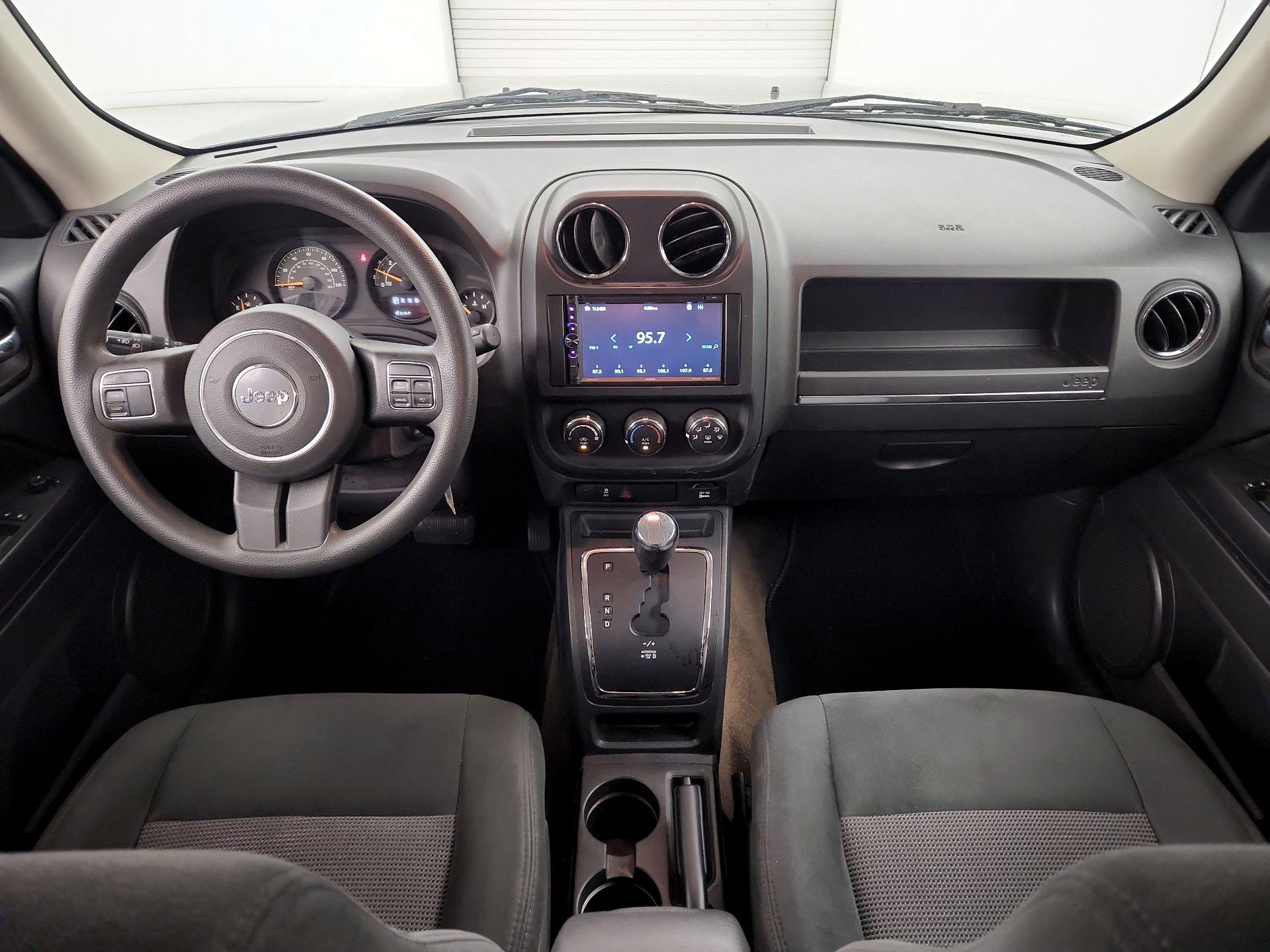 Thumbnail: 2015 Jeep Patriot - 9