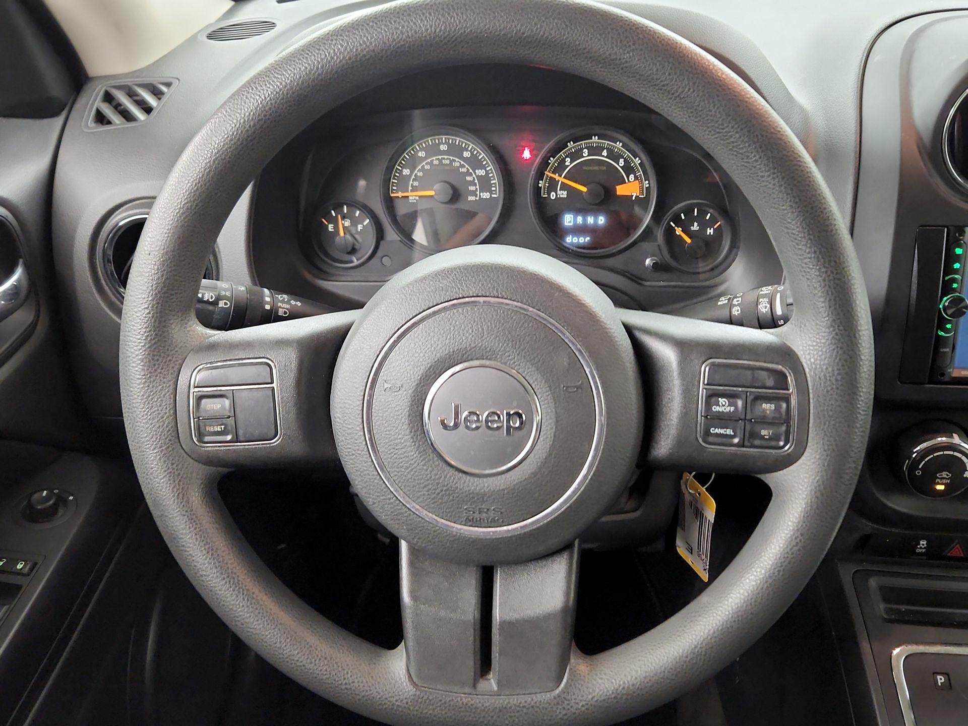 Thumbnail: 2015 Jeep Patriot - 10