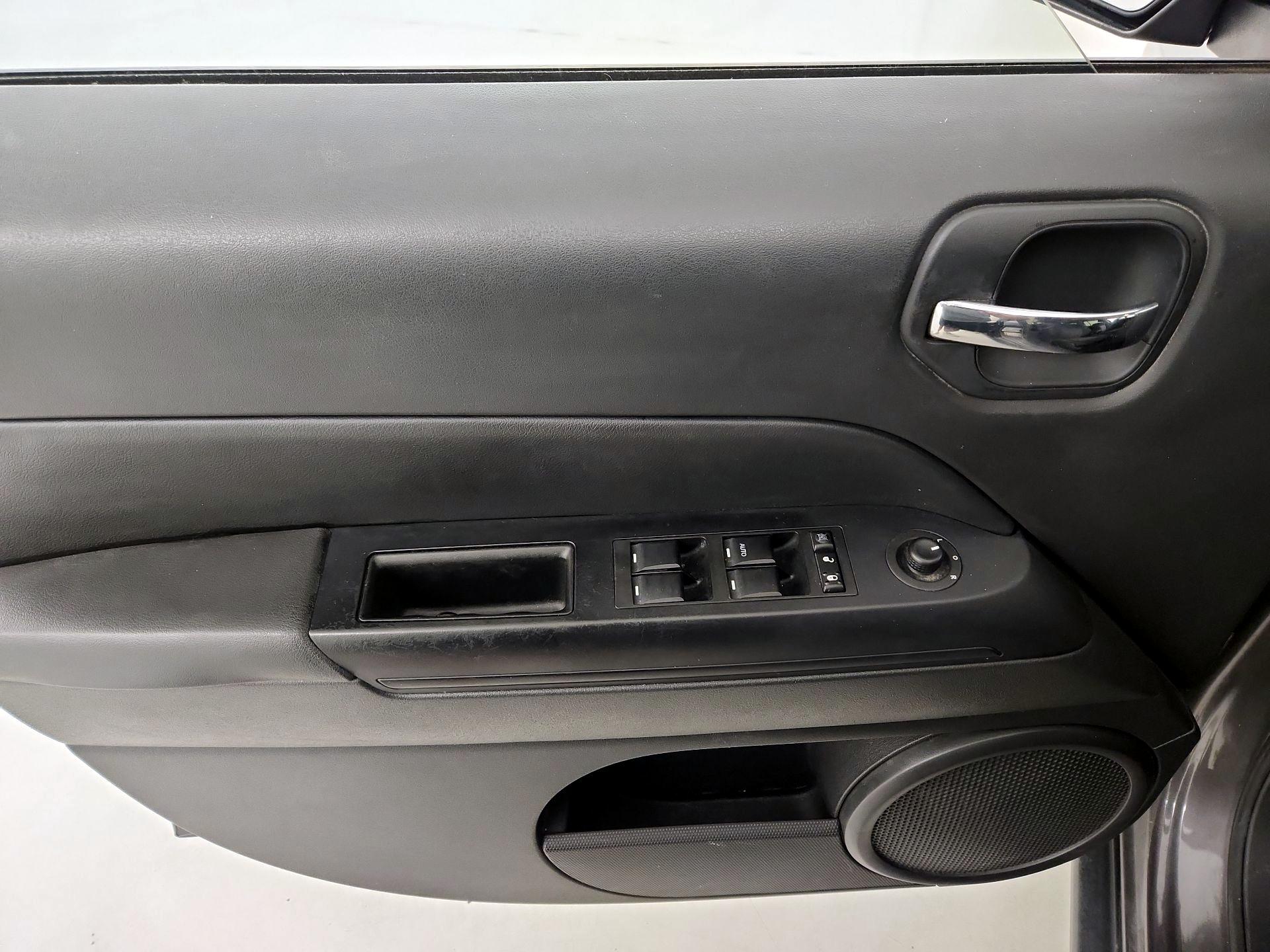 Thumbnail: 2015 Jeep Patriot - 12