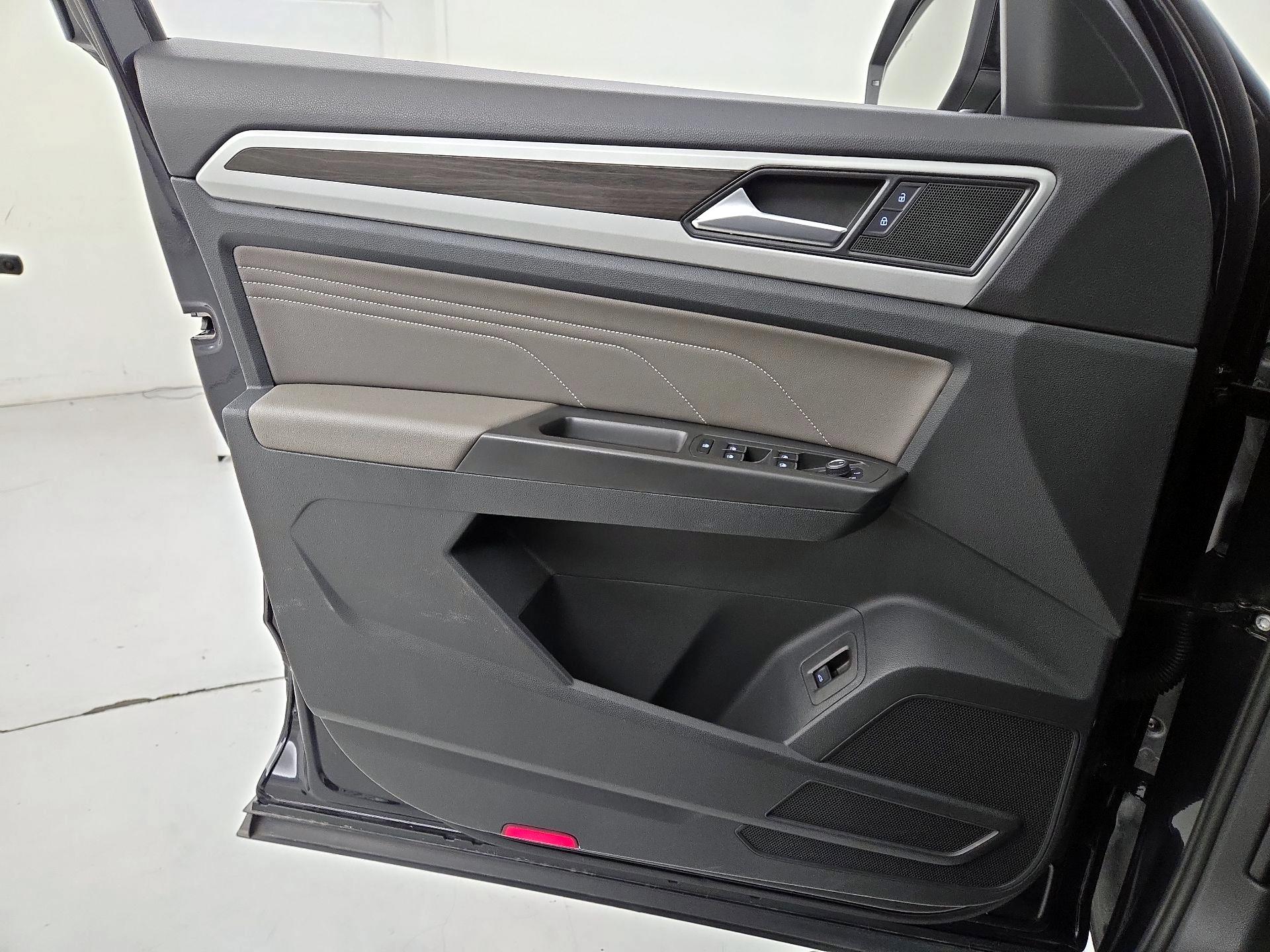 Thumbnail: 2023 Volkswagen Atlas - 12