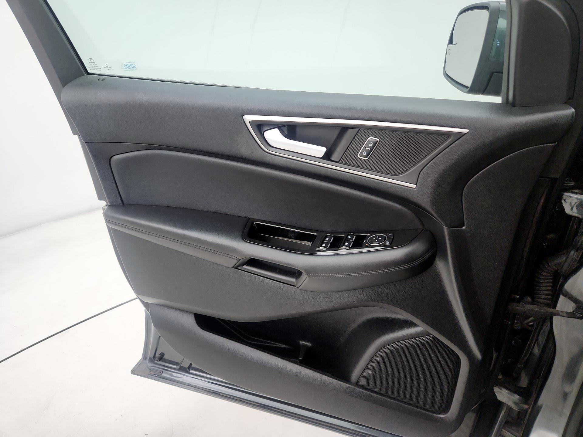 Thumbnail: 2015 Ford Edge - 12