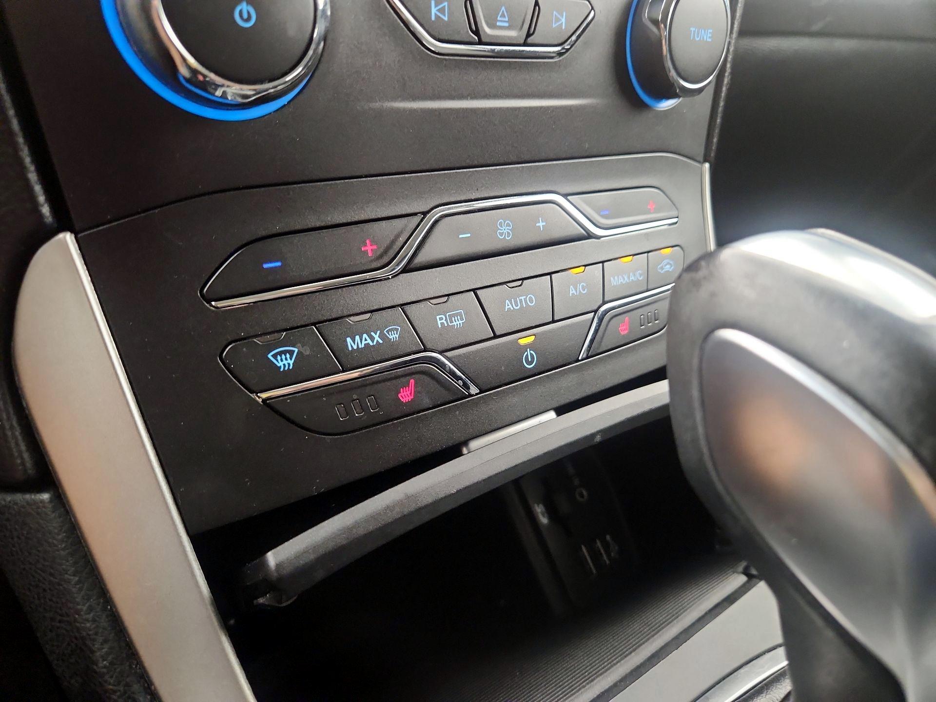 Thumbnail: 2015 Ford Edge - 14