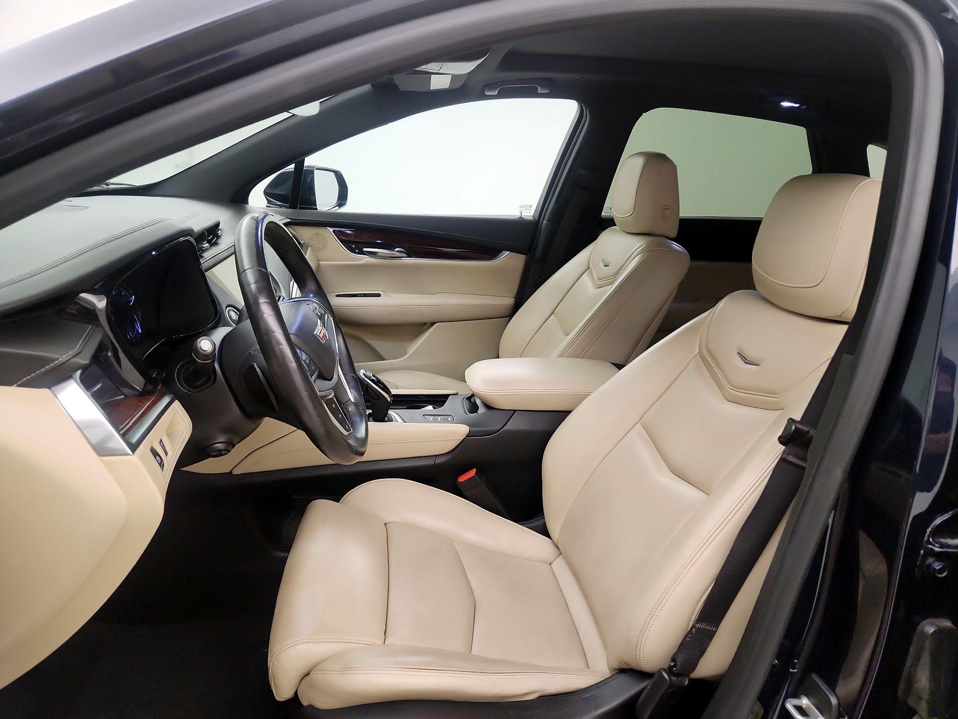 Thumbnail: 2017 Cadillac XT5 - 11