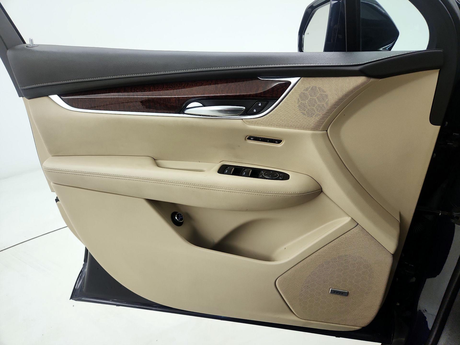 Thumbnail: 2017 Cadillac XT5 - 12