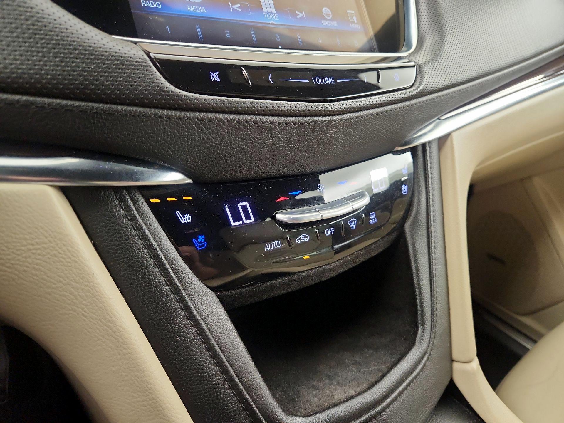 Thumbnail: 2017 Cadillac XT5 - 16