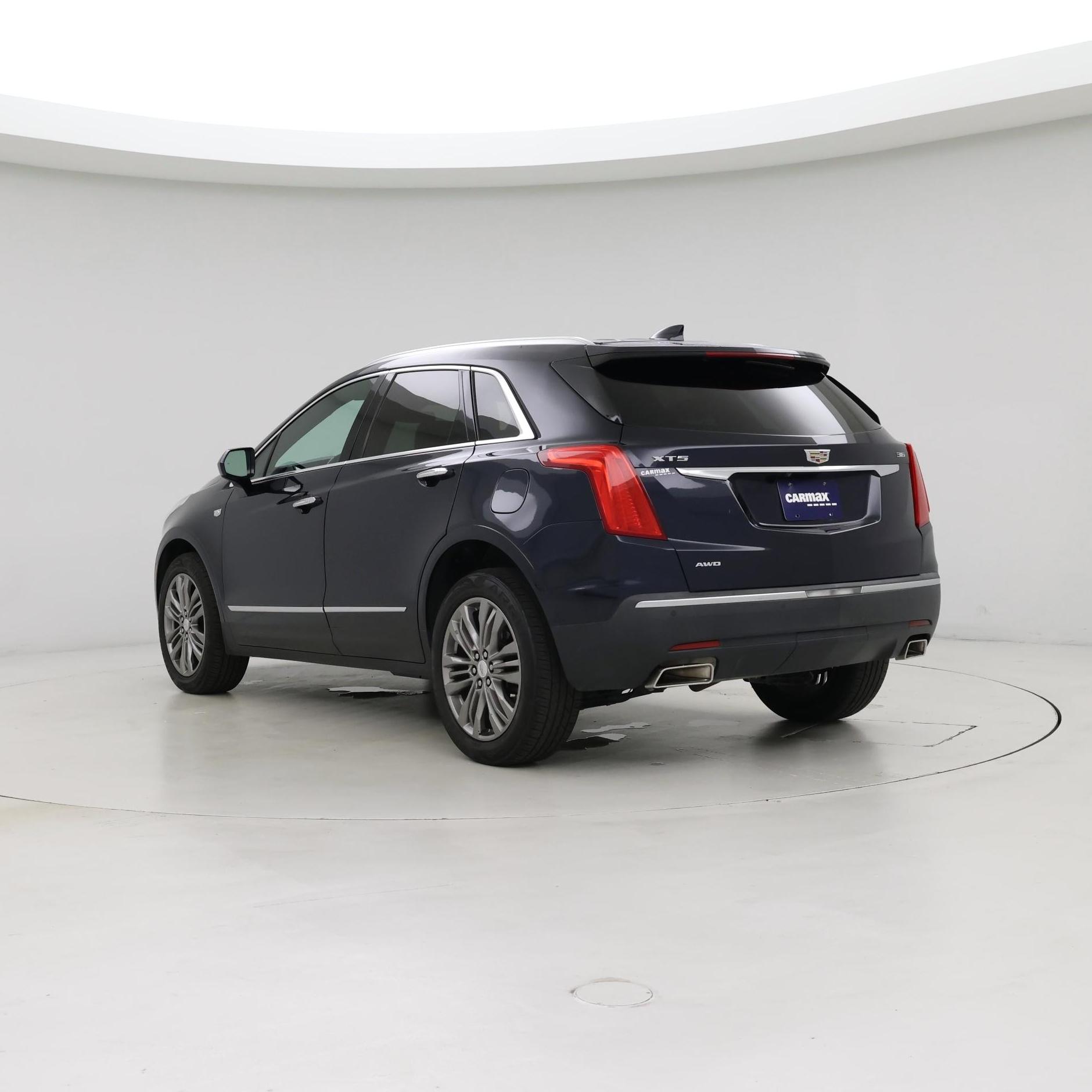 Thumbnail: 2017 Cadillac XT5 - 2
