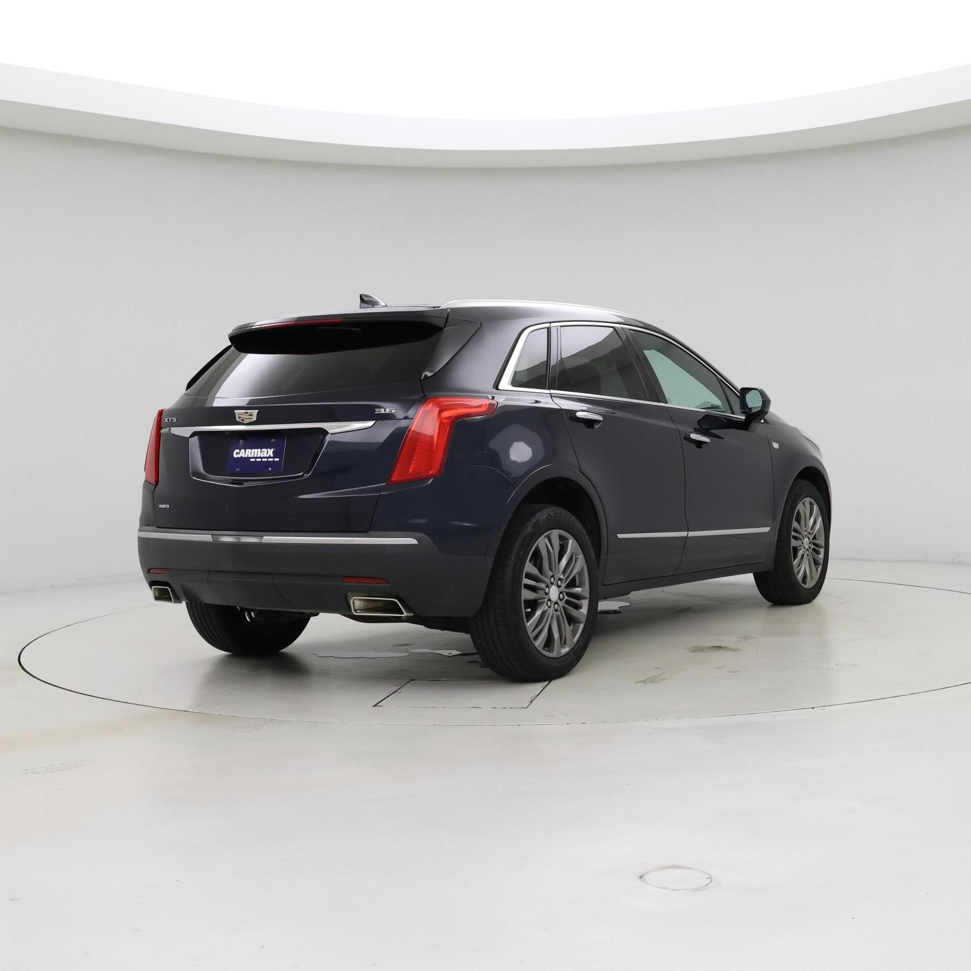 Thumbnail: 2017 Cadillac XT5 - 8
