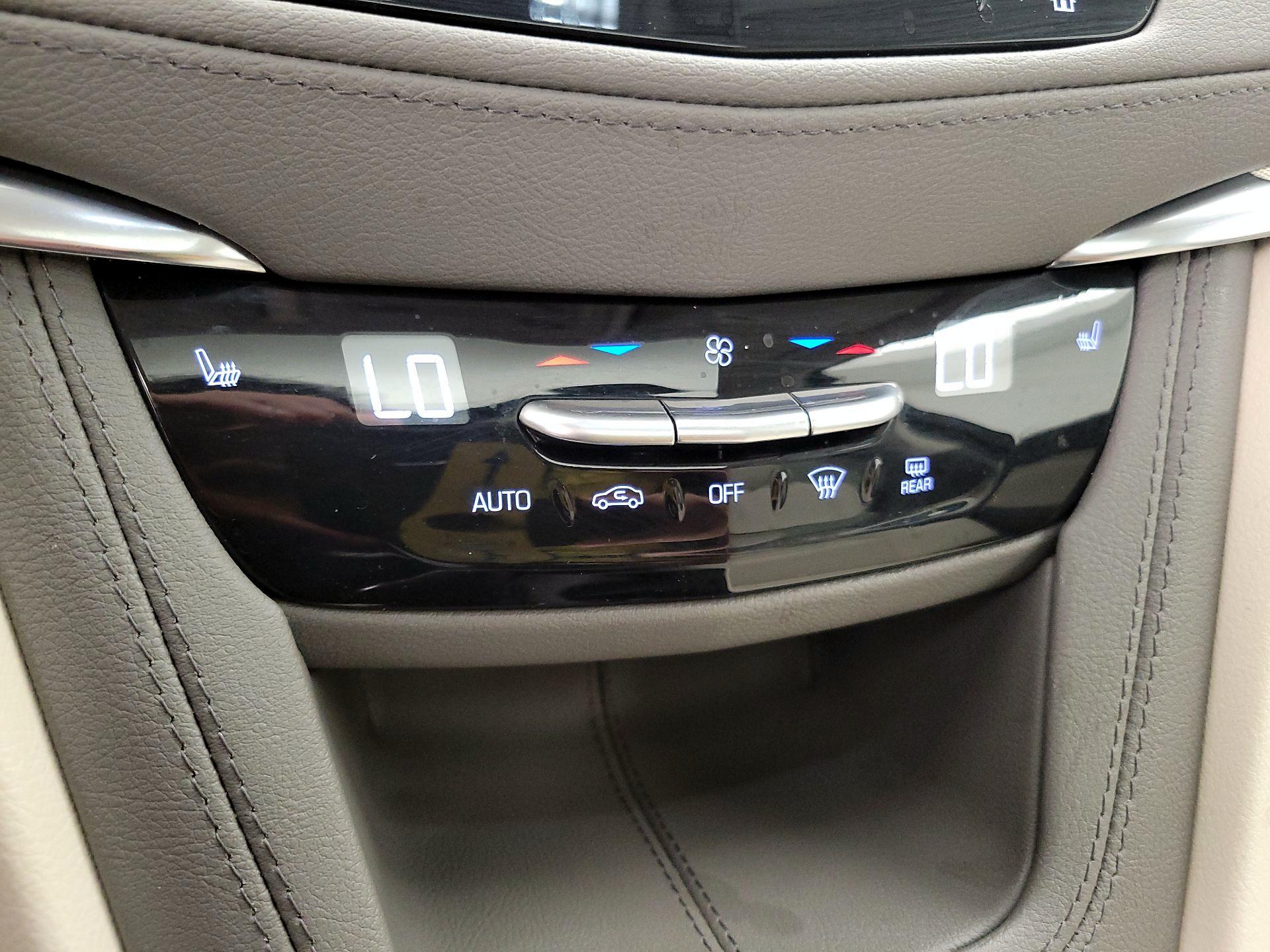 Thumbnail: 2021 Cadillac XT5 - 17