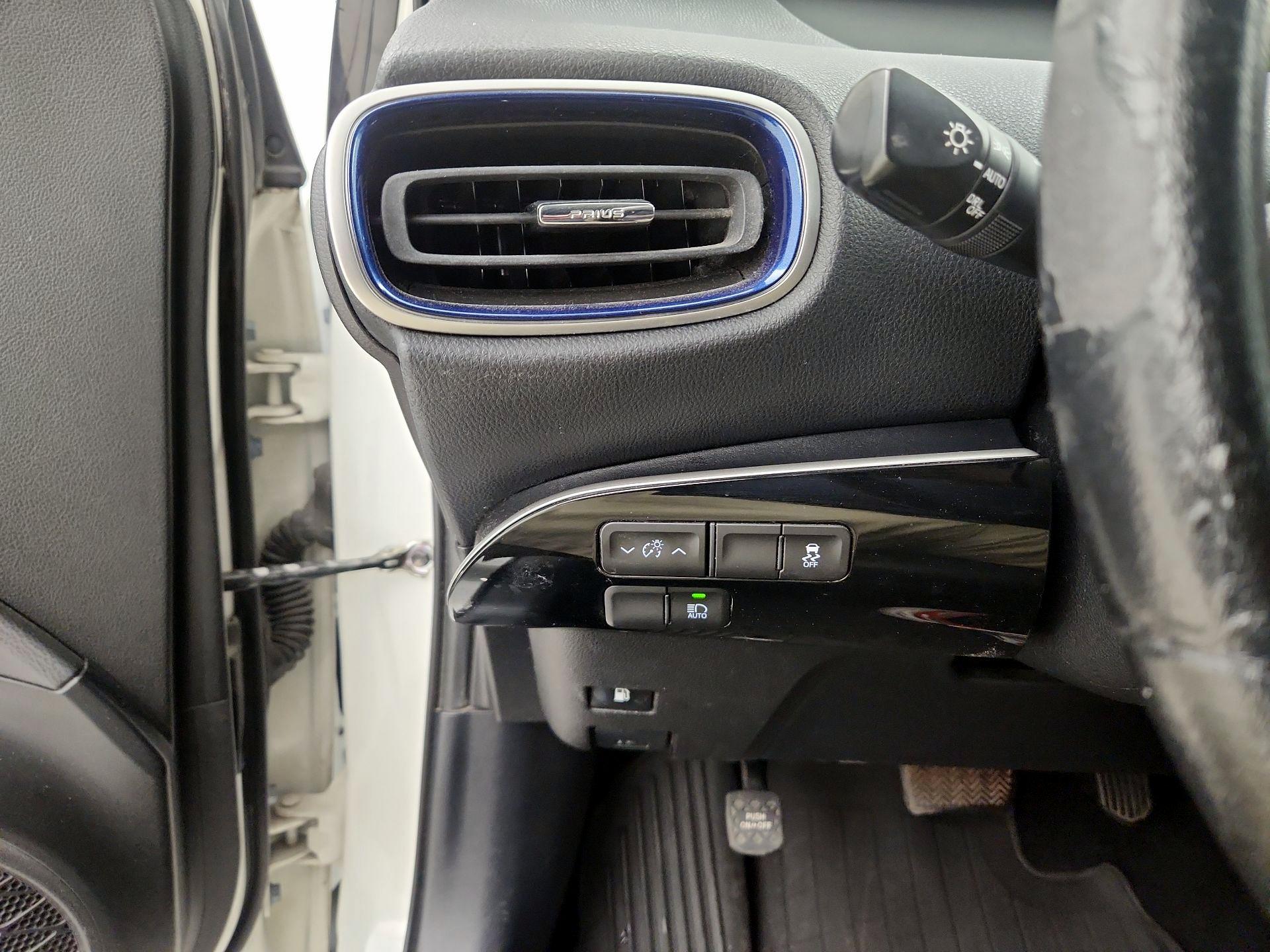 Thumbnail: 2016 Toyota Prius - 13
