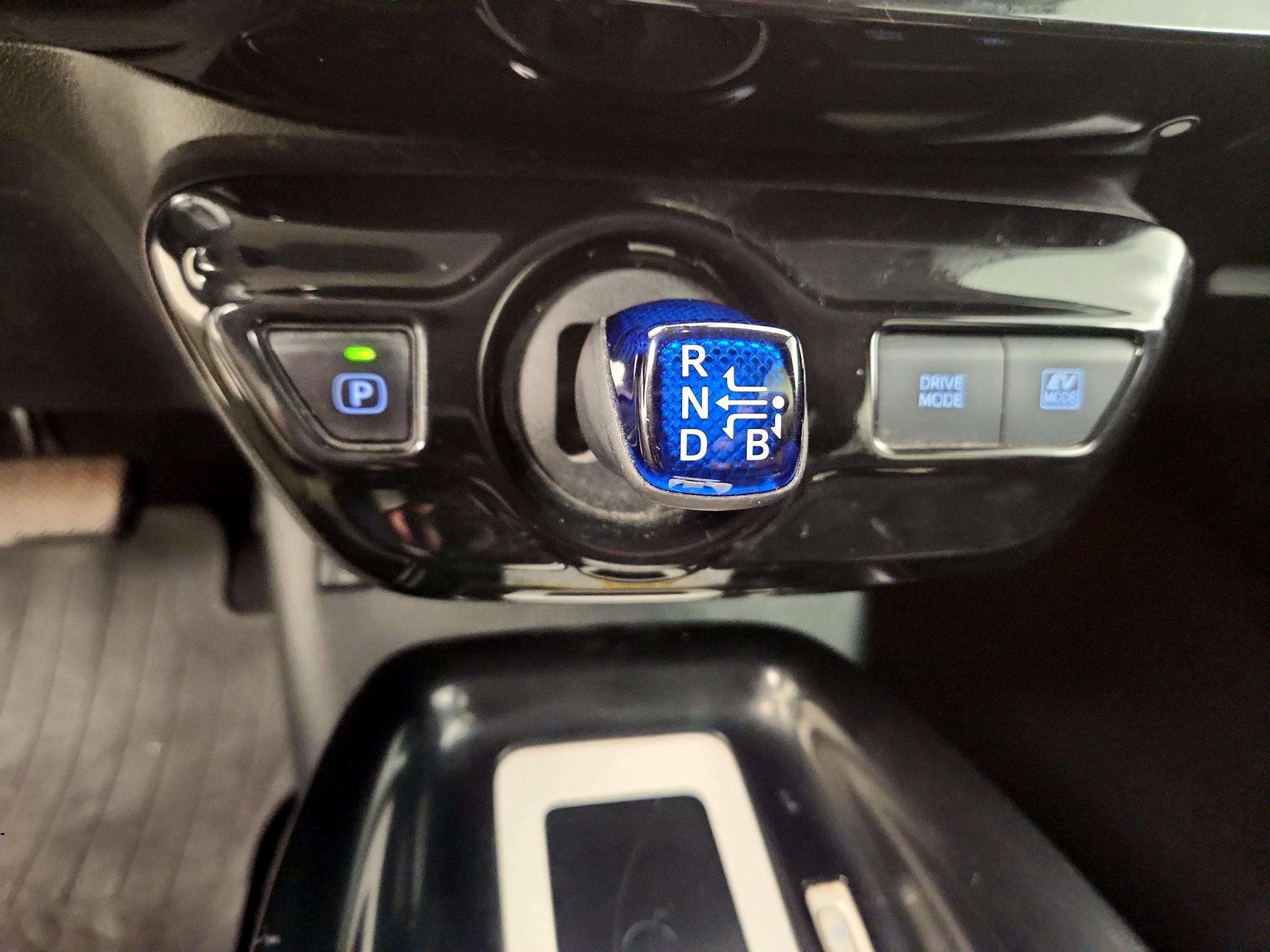 Thumbnail: 2016 Toyota Prius - 18
