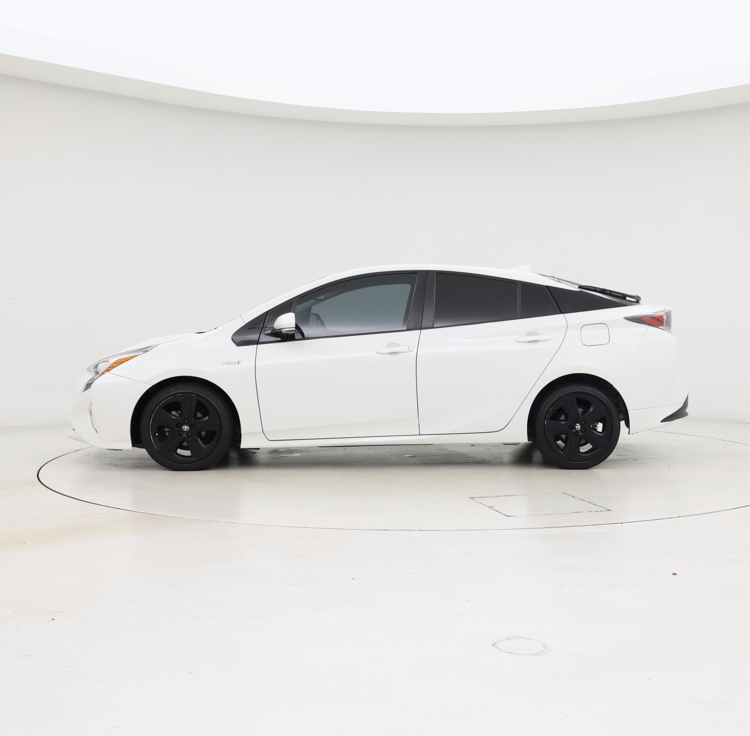 Thumbnail: 2016 Toyota Prius - 3