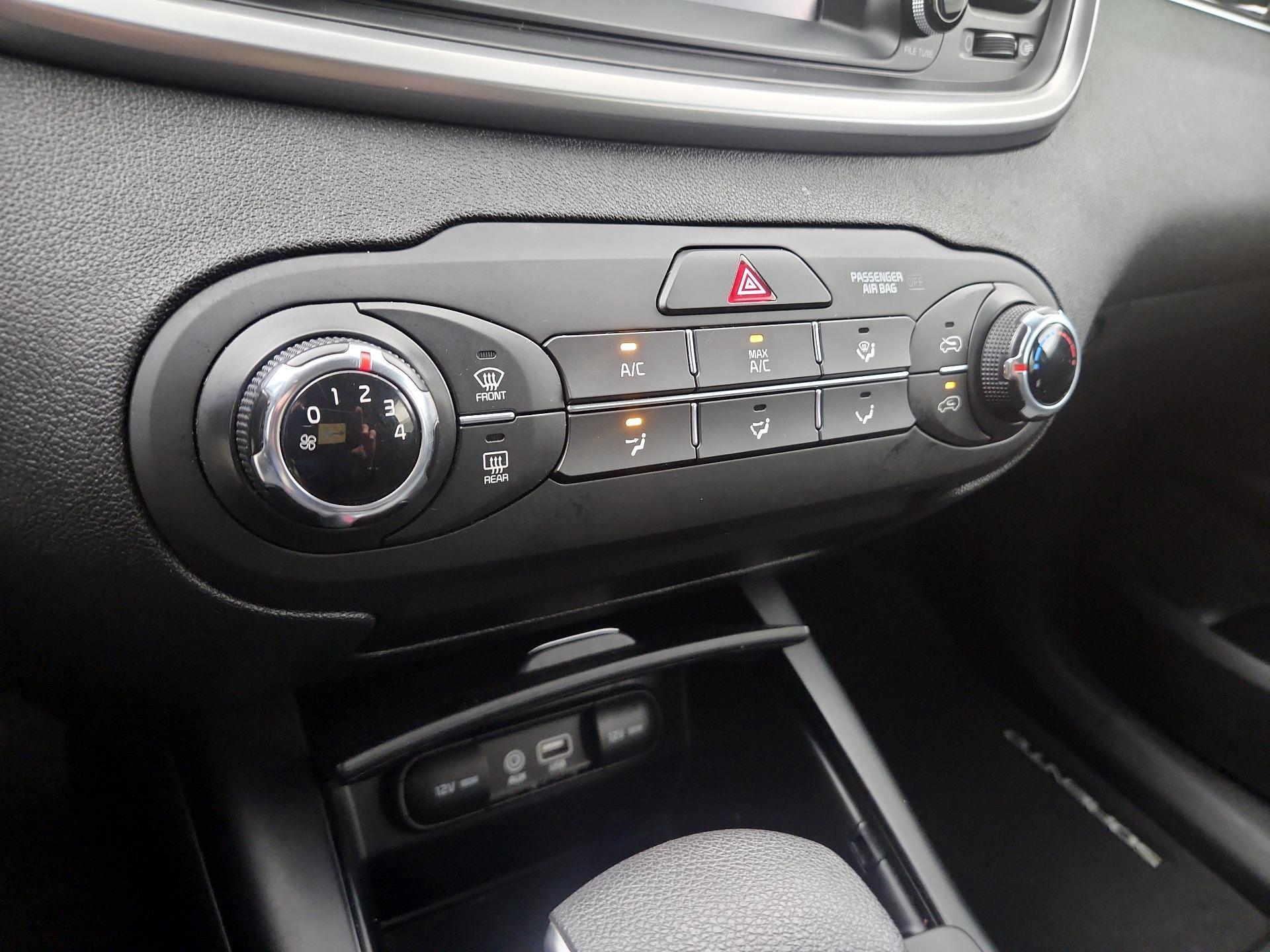 Thumbnail: 2020 Kia Sorento - 16