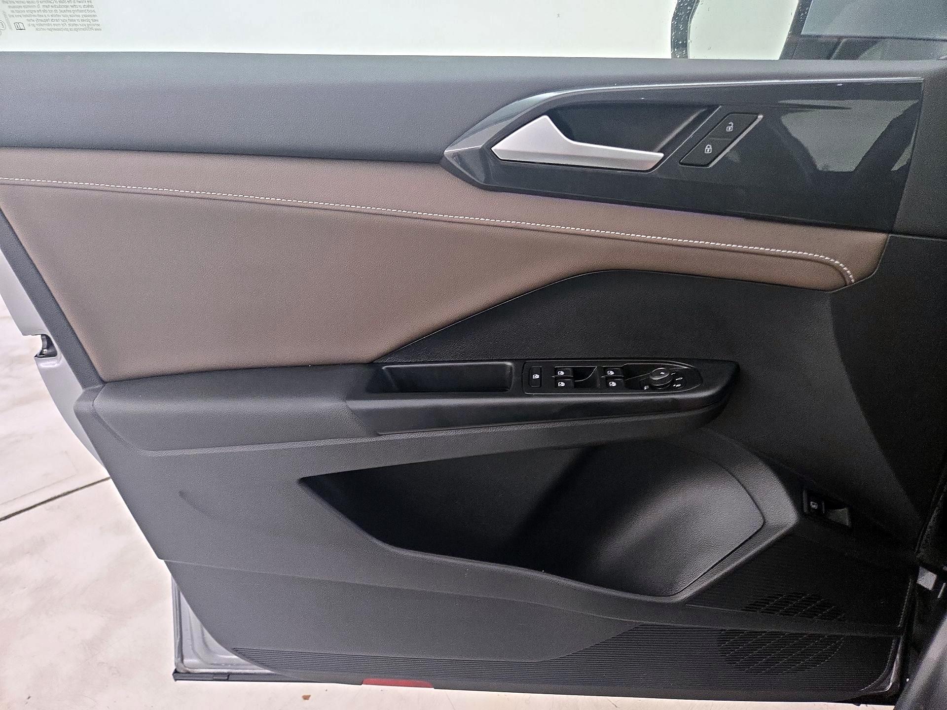 Thumbnail: 2022 Volkswagen Taos - 12
